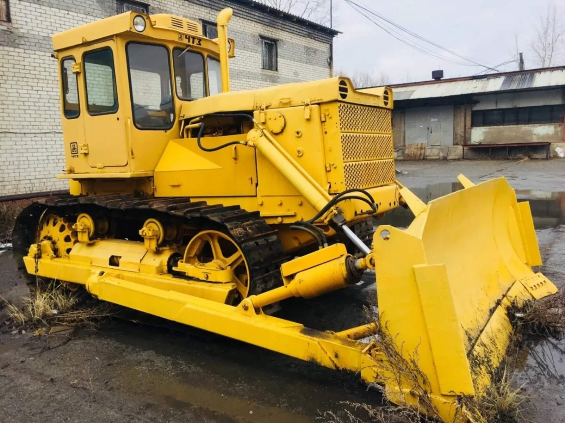 Бульдозер Т-130 для сільськогосподарських робіт