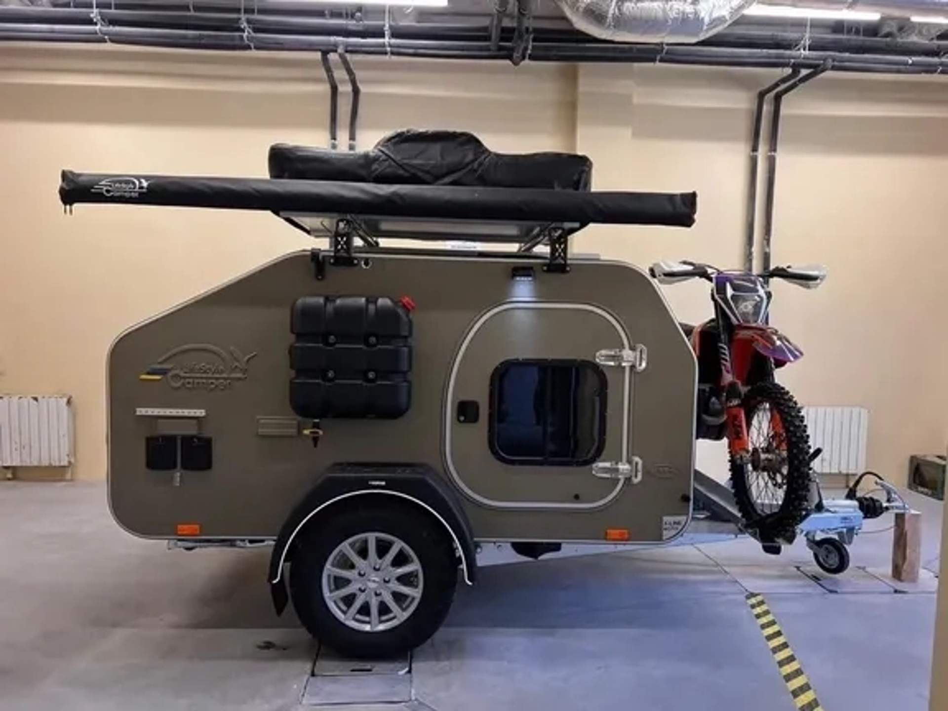 Кемпер X-Line Moto для активного відпочинку