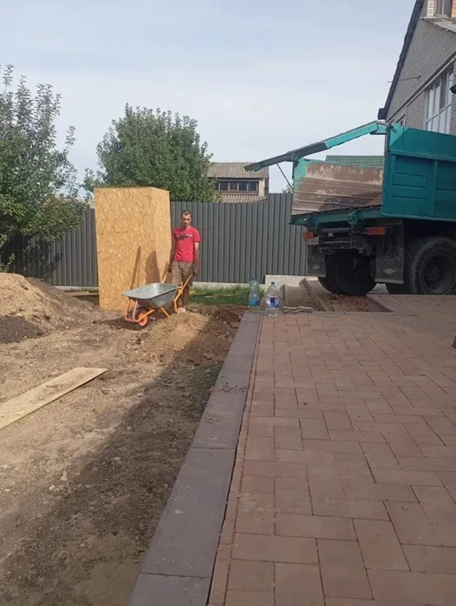 Вывоз мусора, разного хлама, демонтаж зданий