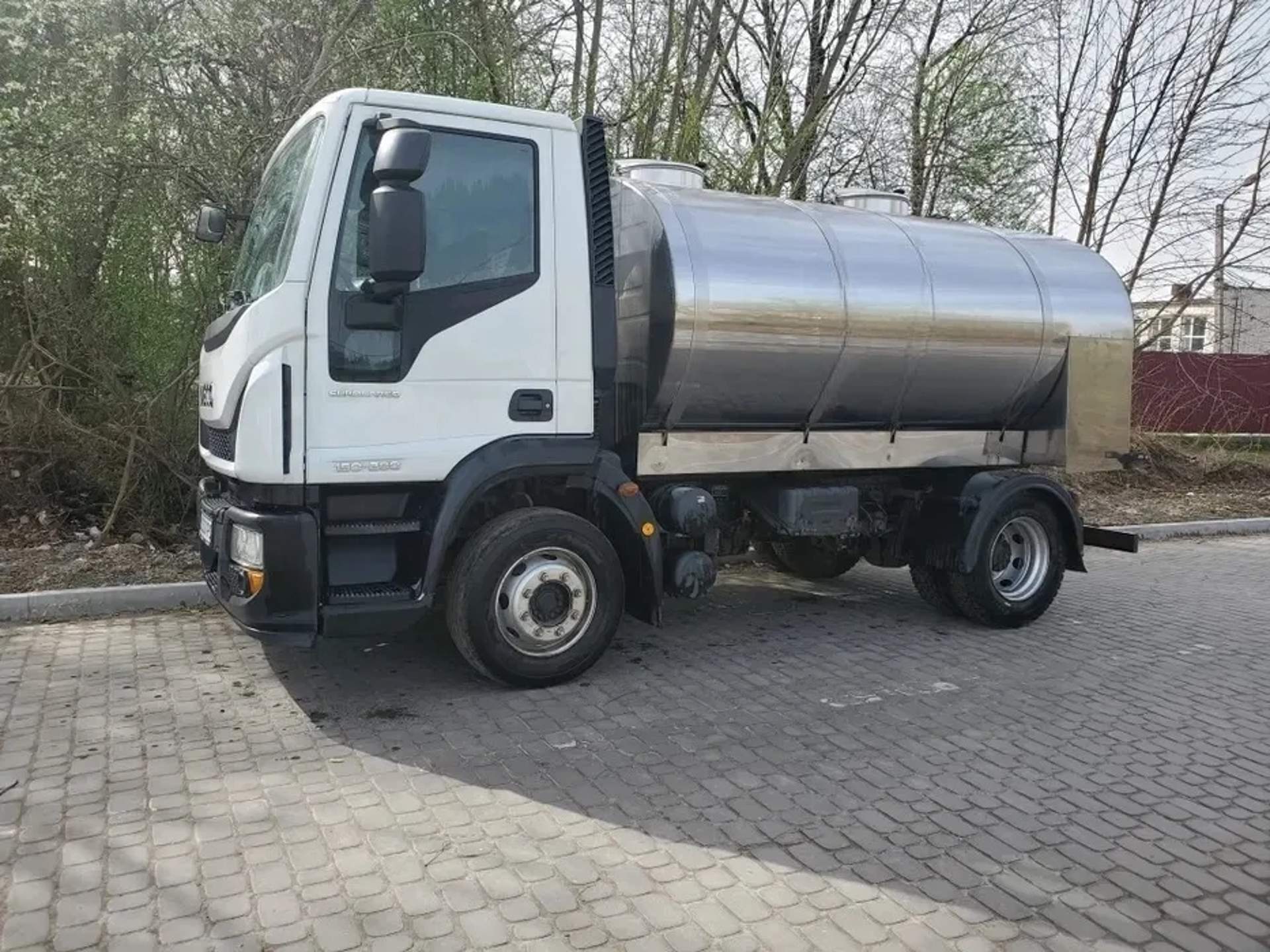 Спеціалізована автоцистерна для перевезення питної води