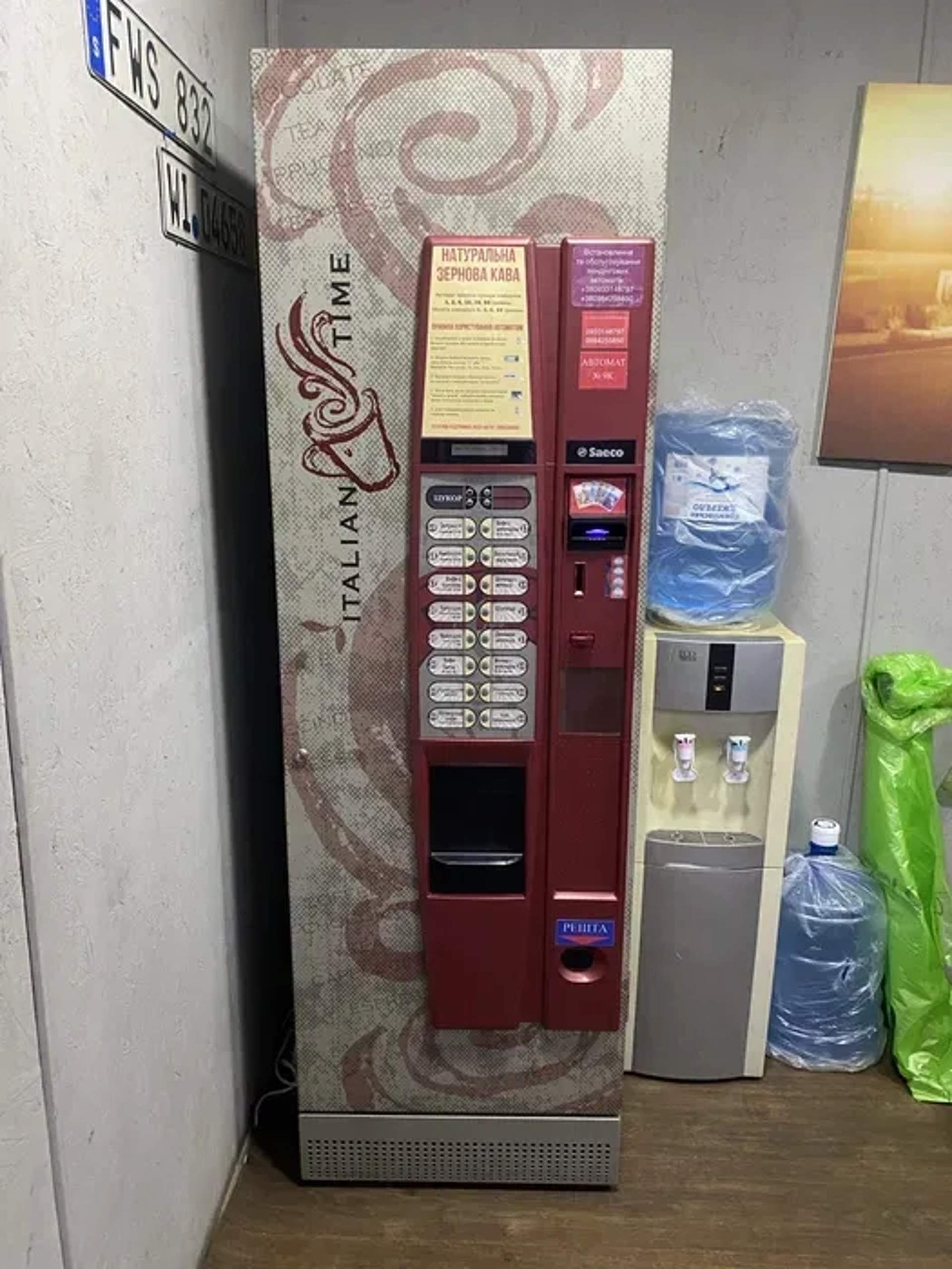 Вендинговий апарат для приготування гарячих напоїв Saeco