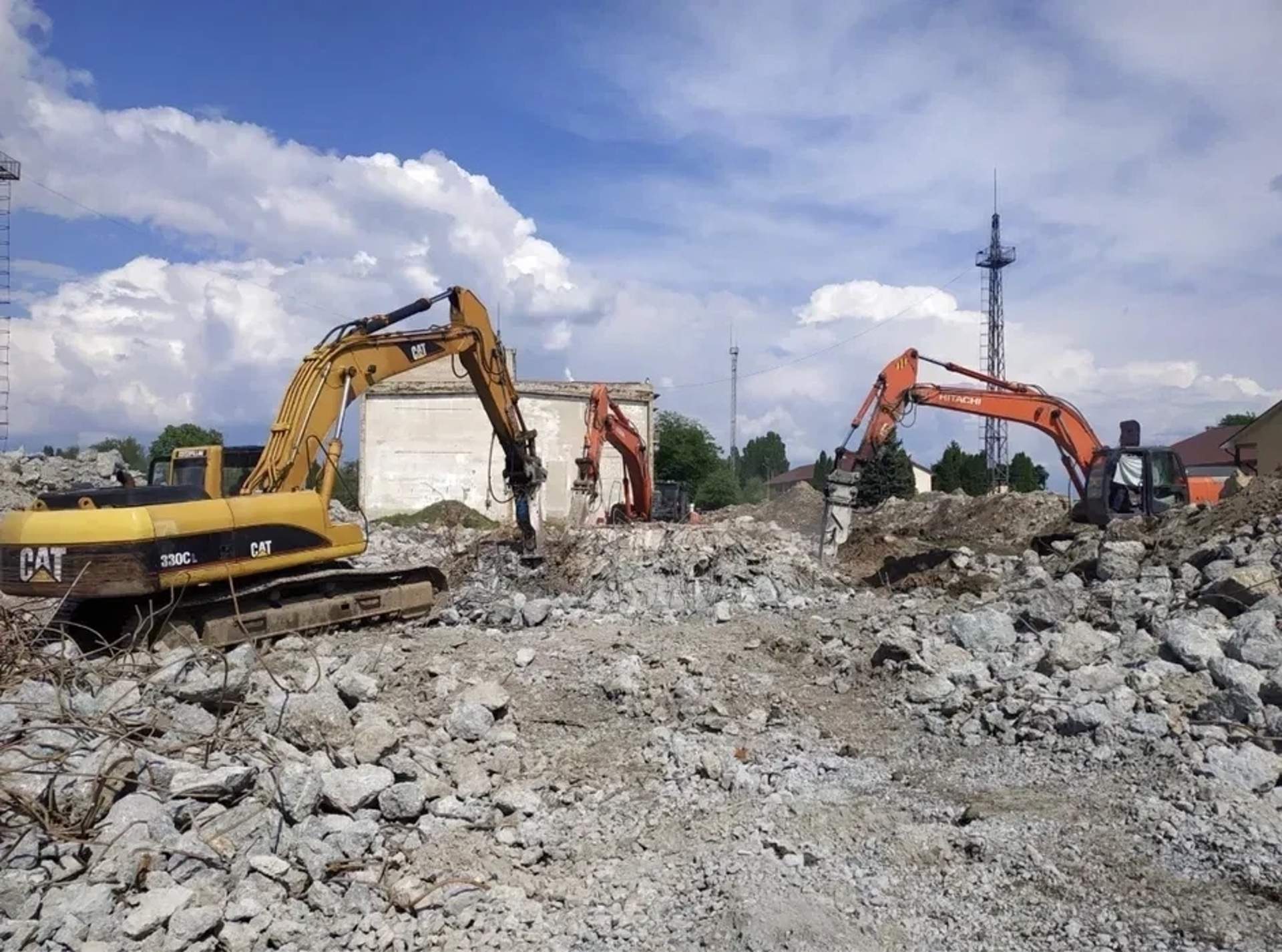 Гідромолот на базі екскаватора Hitachi ZX240