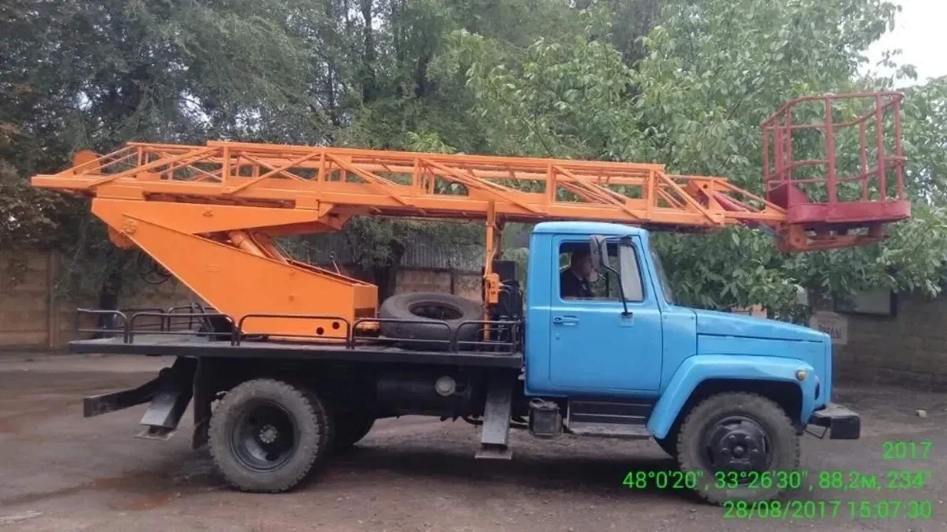 Автовишка АП-17 (17 м) для висотних робіт