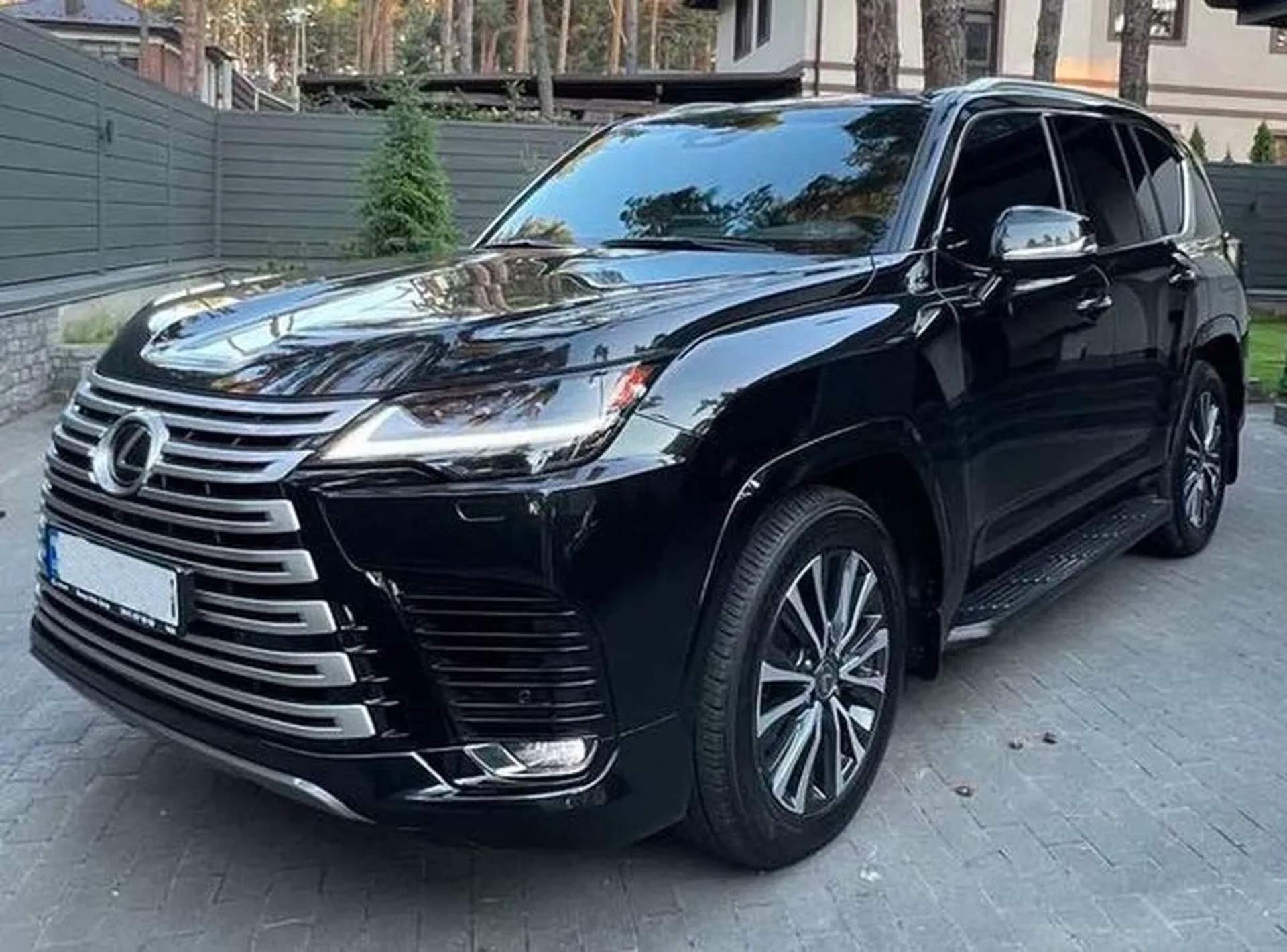 059 Позашляховик Lexus LX 500 без водія