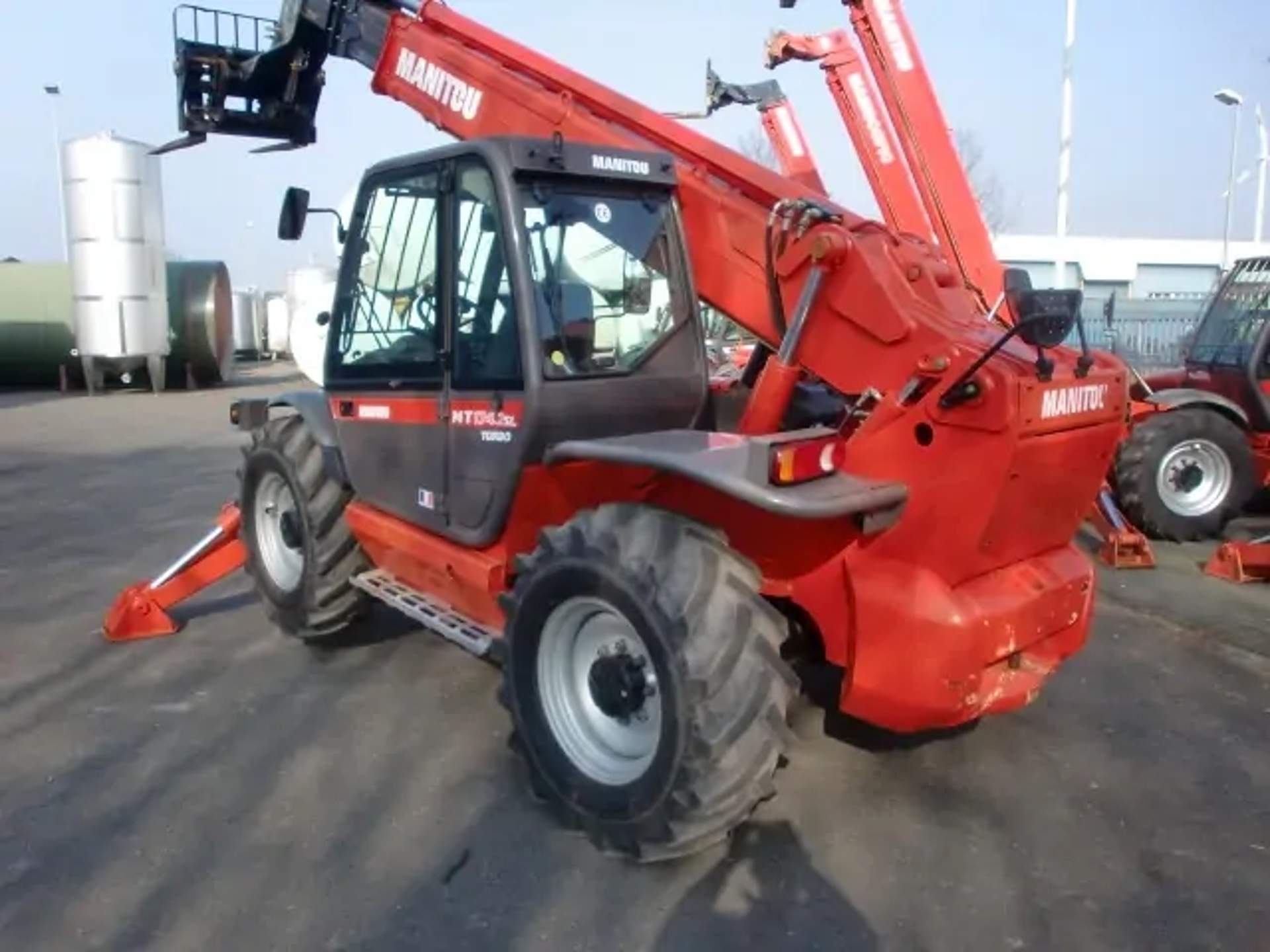 Телескопічний навантажувач Manitou MT1740SLT