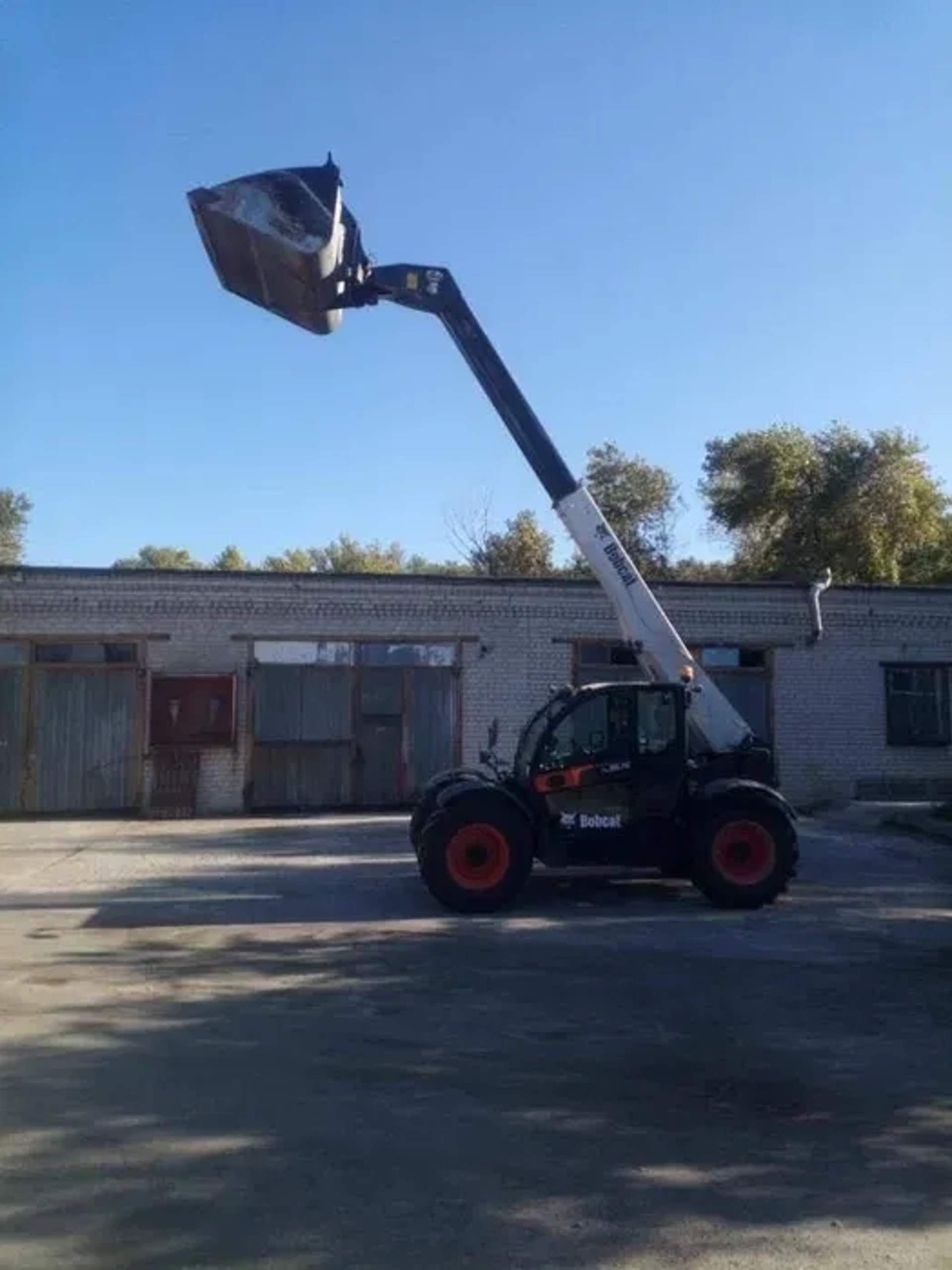 Телескопічний навантажувач BOBCAT TL35.70 у відмінному стані