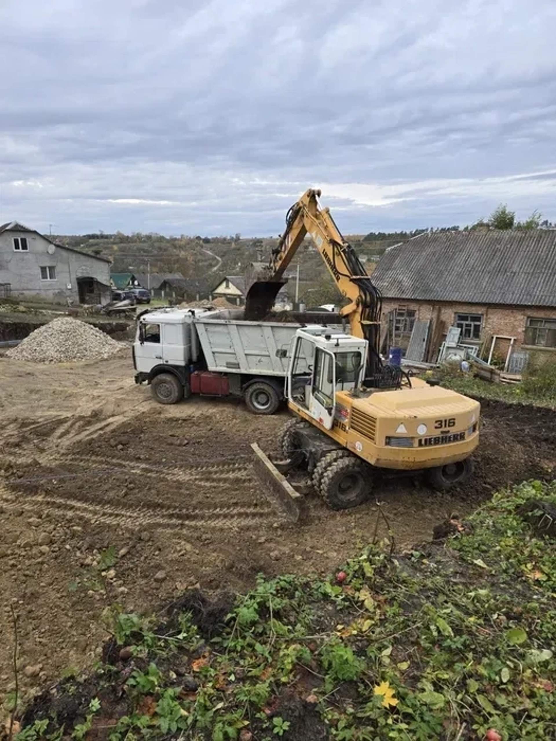 Liebherr 316 — потужний колісний екскаватор