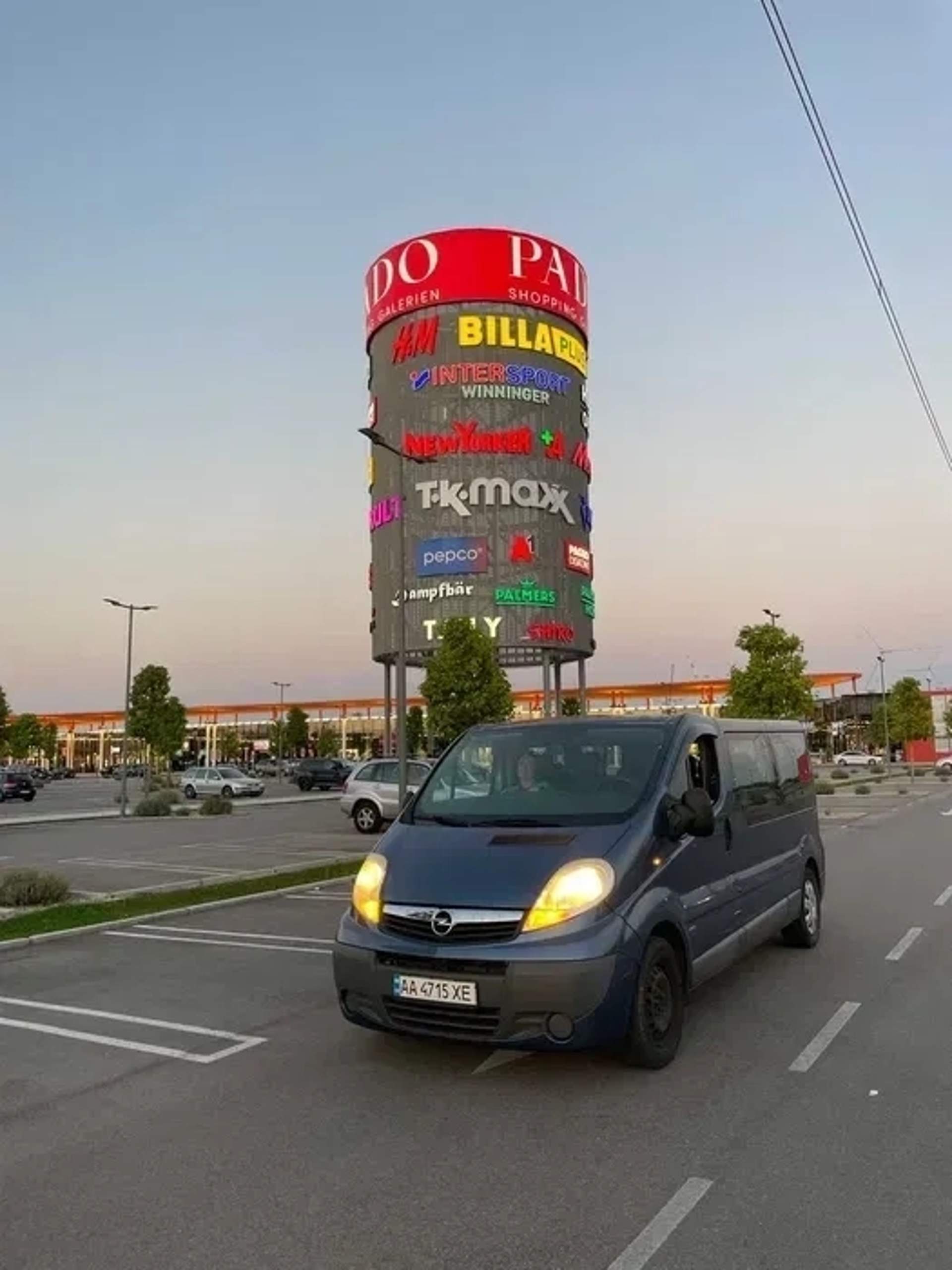 Мікроавтобус Opel Vivaro Long (8 +1 місць)