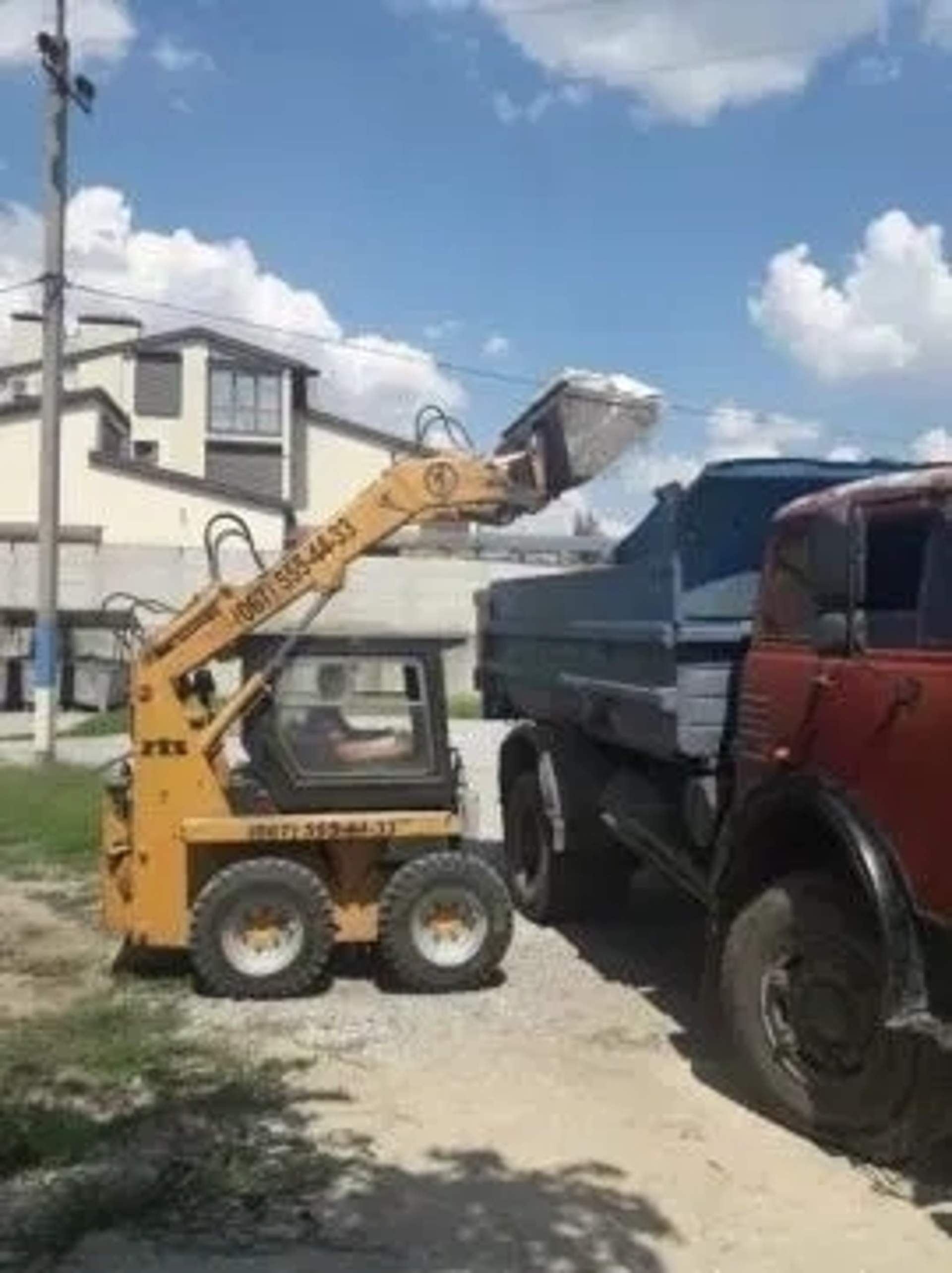 Міні навантажувач JCB 175 для будівельних робіт