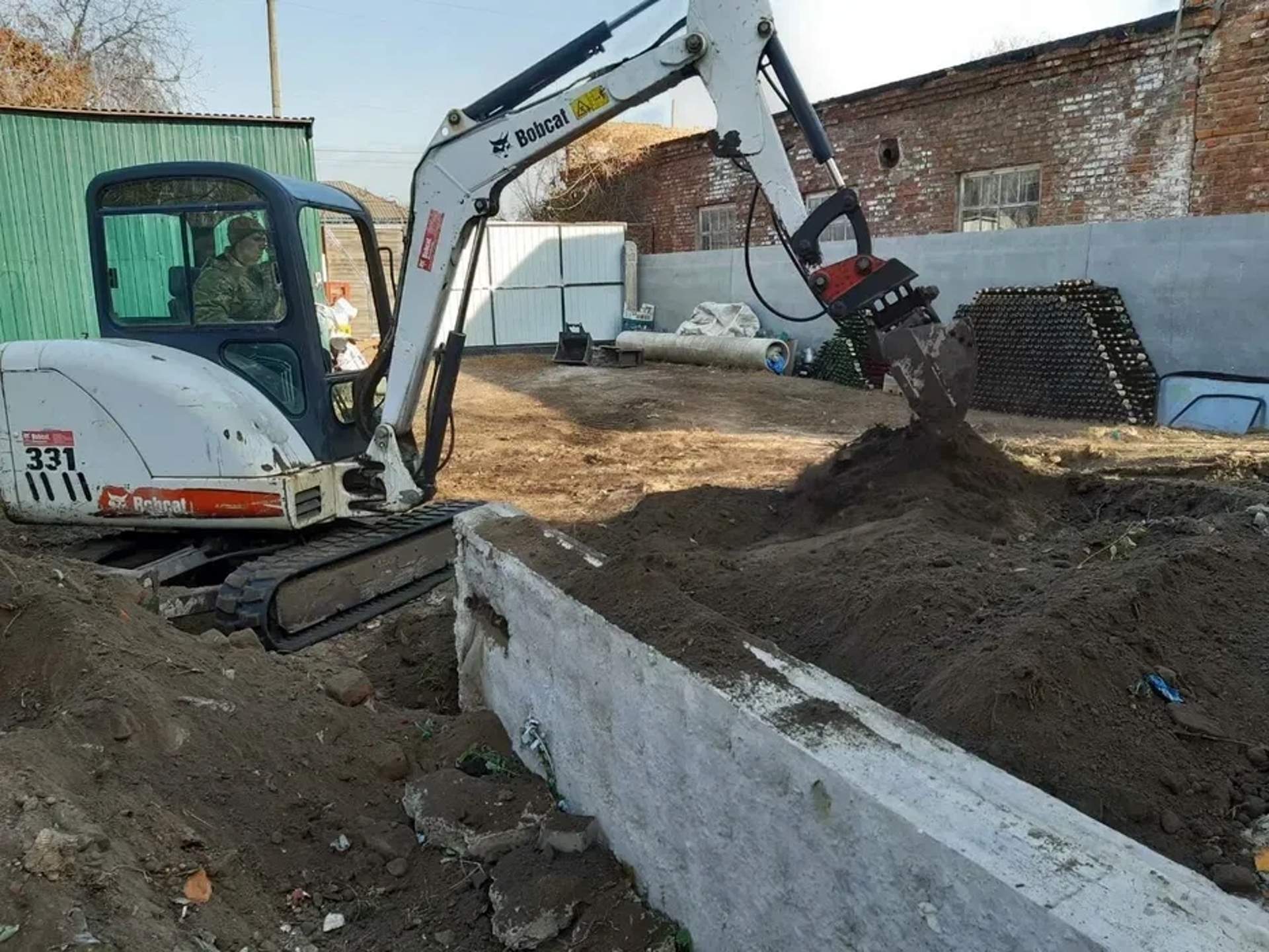 Гусеничний міні-екскаватор Bobcat 331