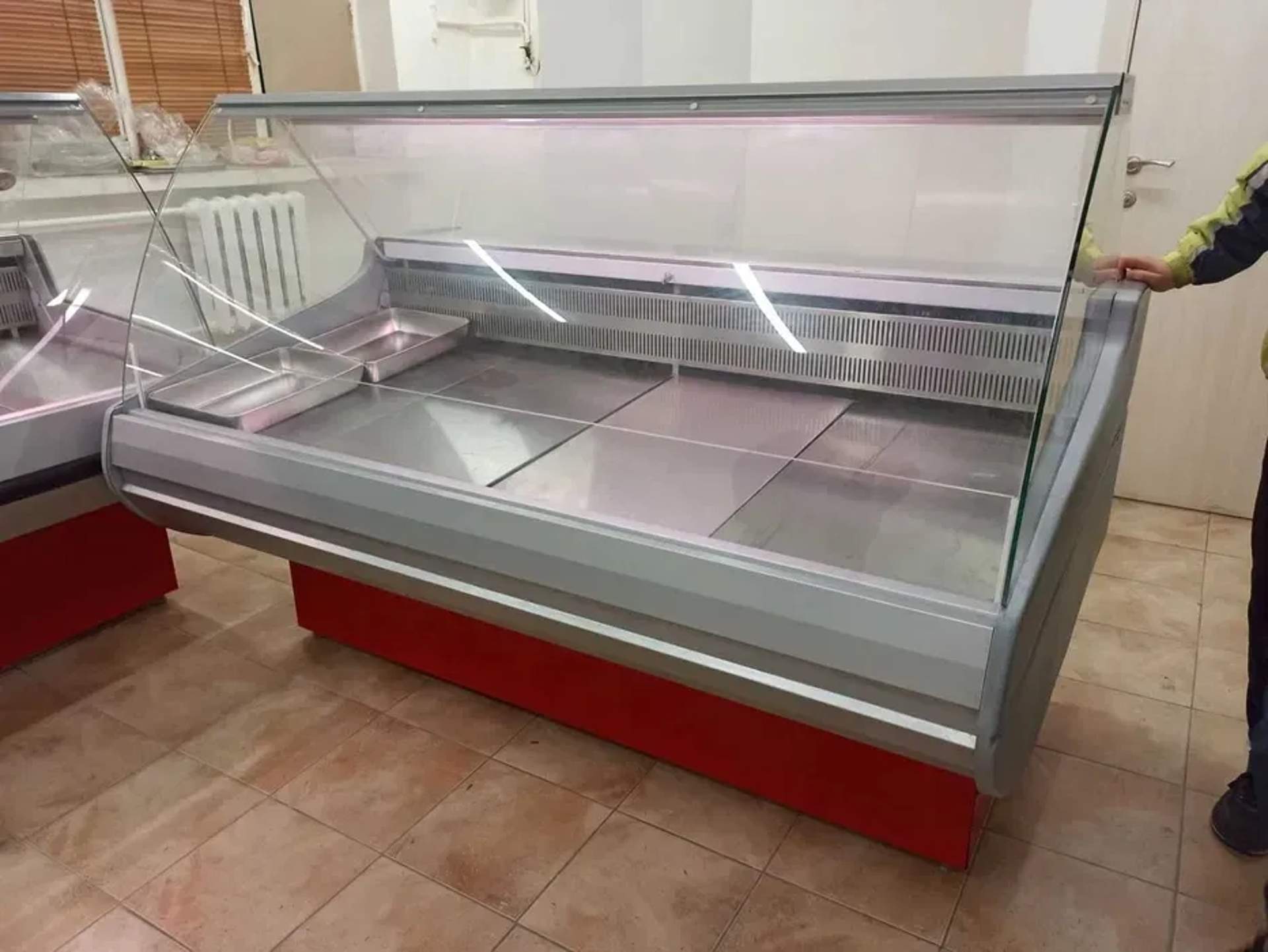 Холодильне обладнання, холодильні вітрини