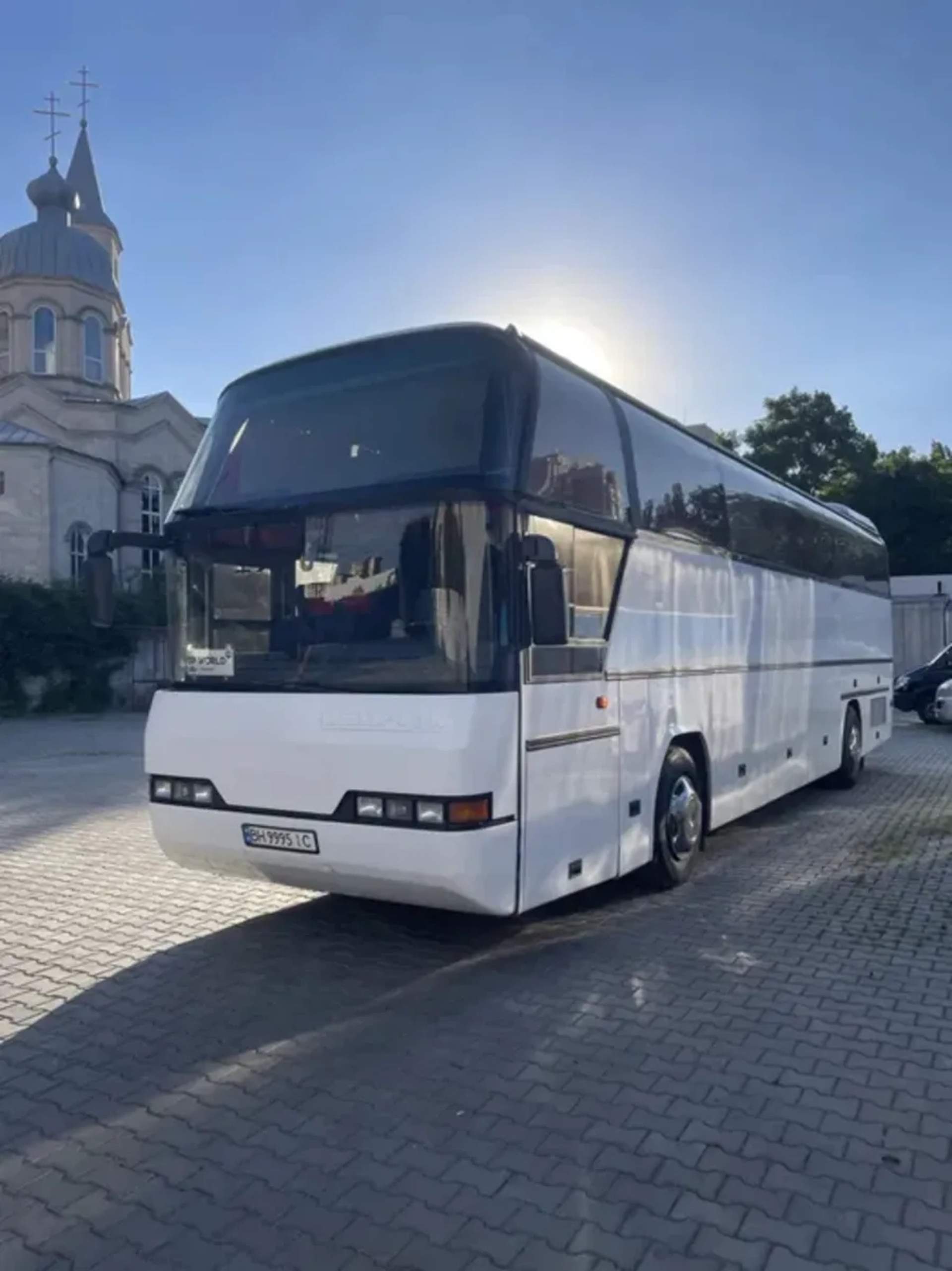 Туристичний автобус Neoplan для комфортних подорожей
