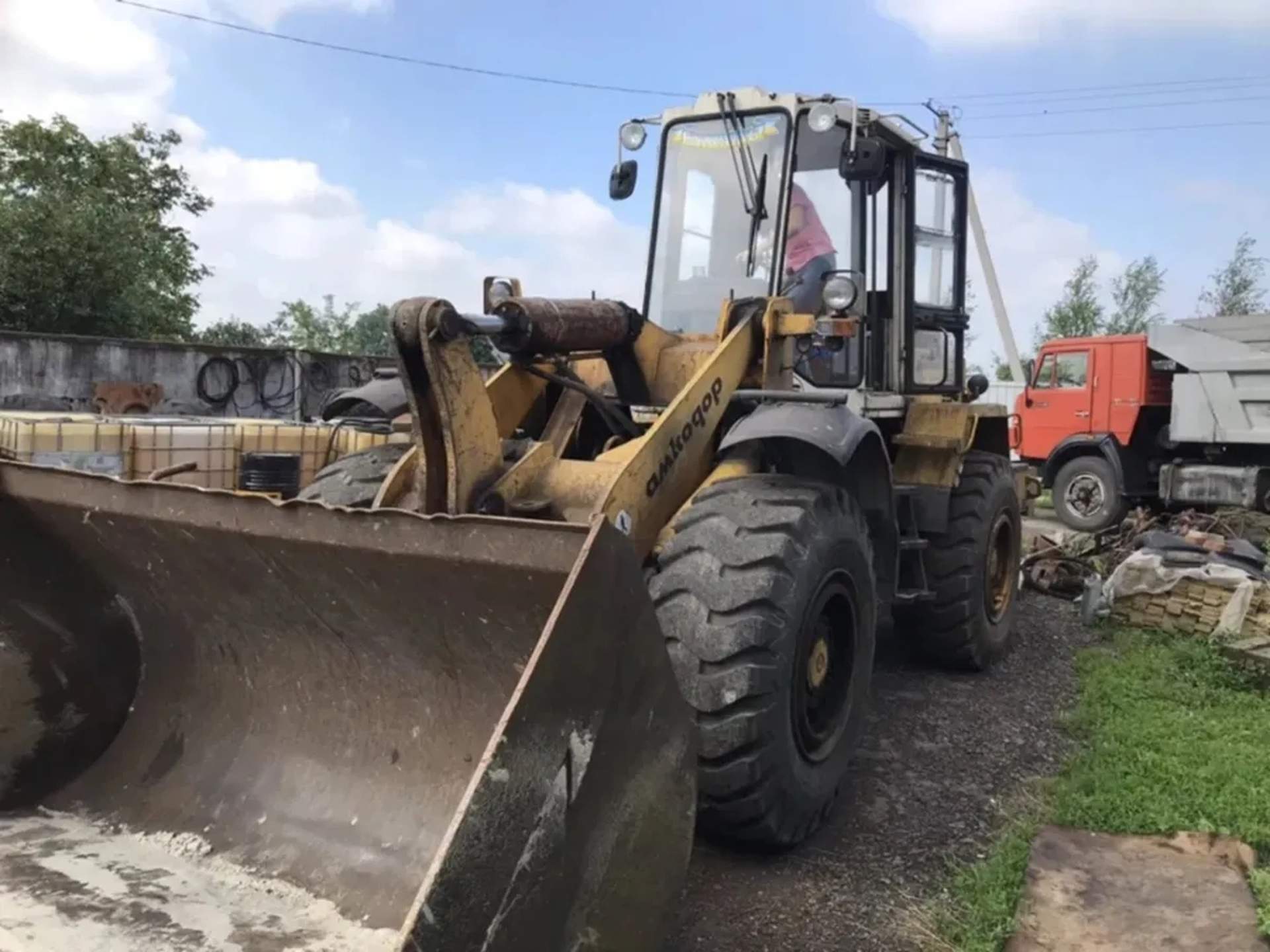 Колісний фронтальний навантажувач АМКОДОР 342Р