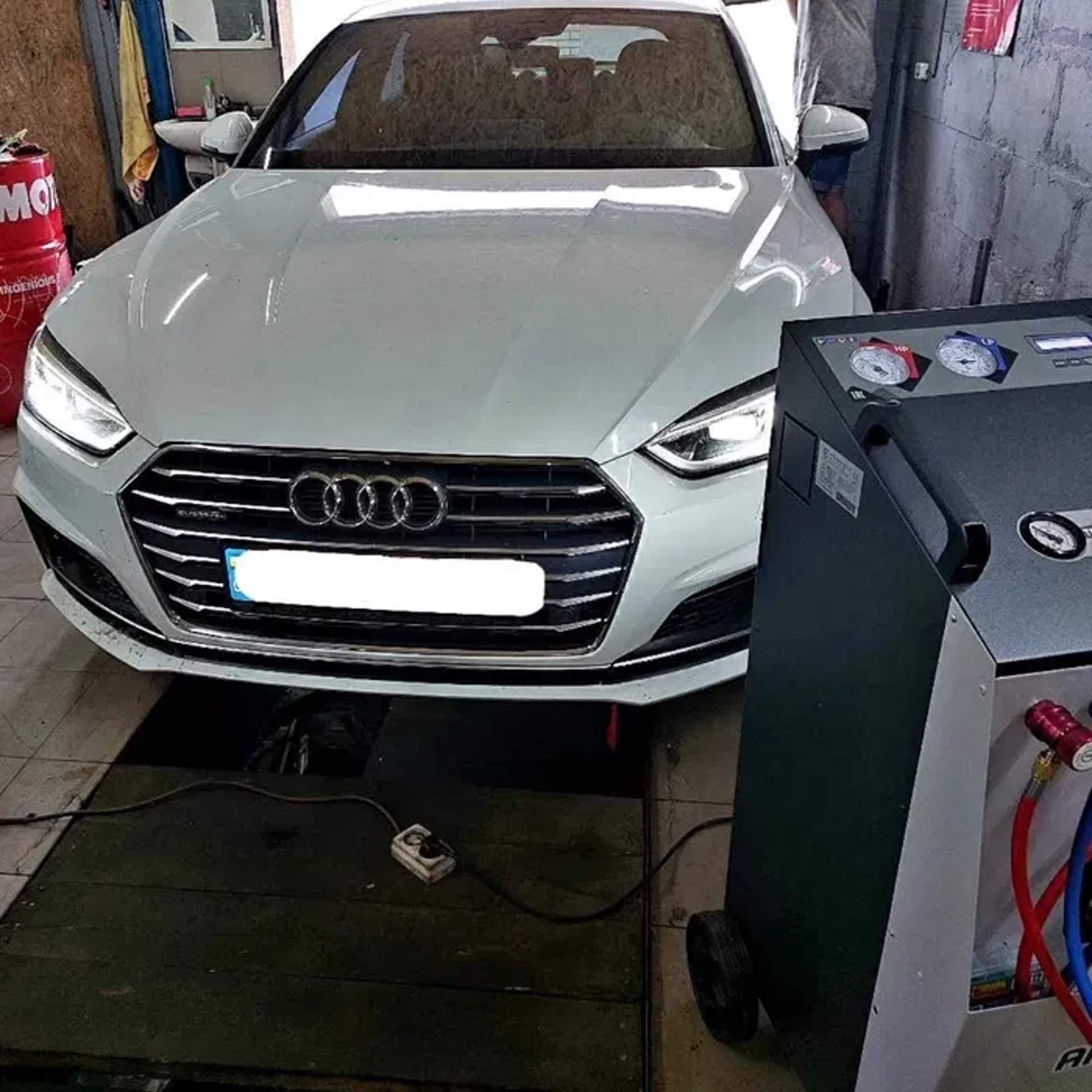 Заправка автокондиционеров профессиональной итальянской установкой
