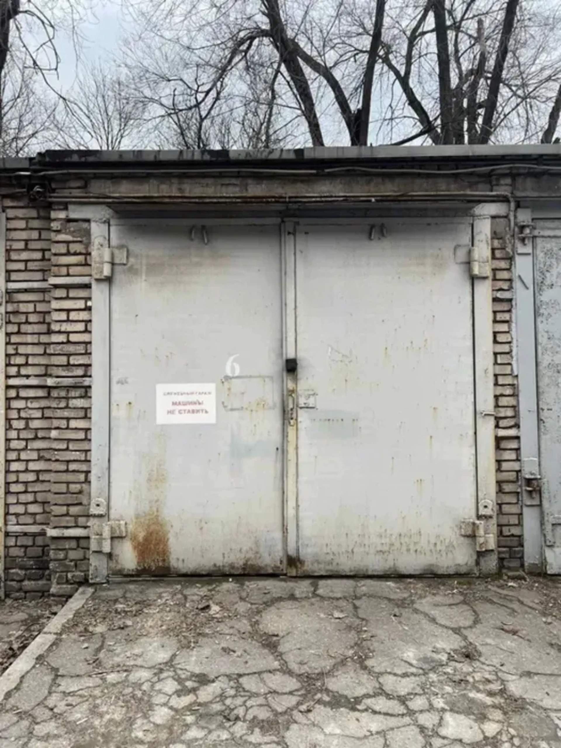 Гараж біля ТЦ Україна: надійне місце для авто