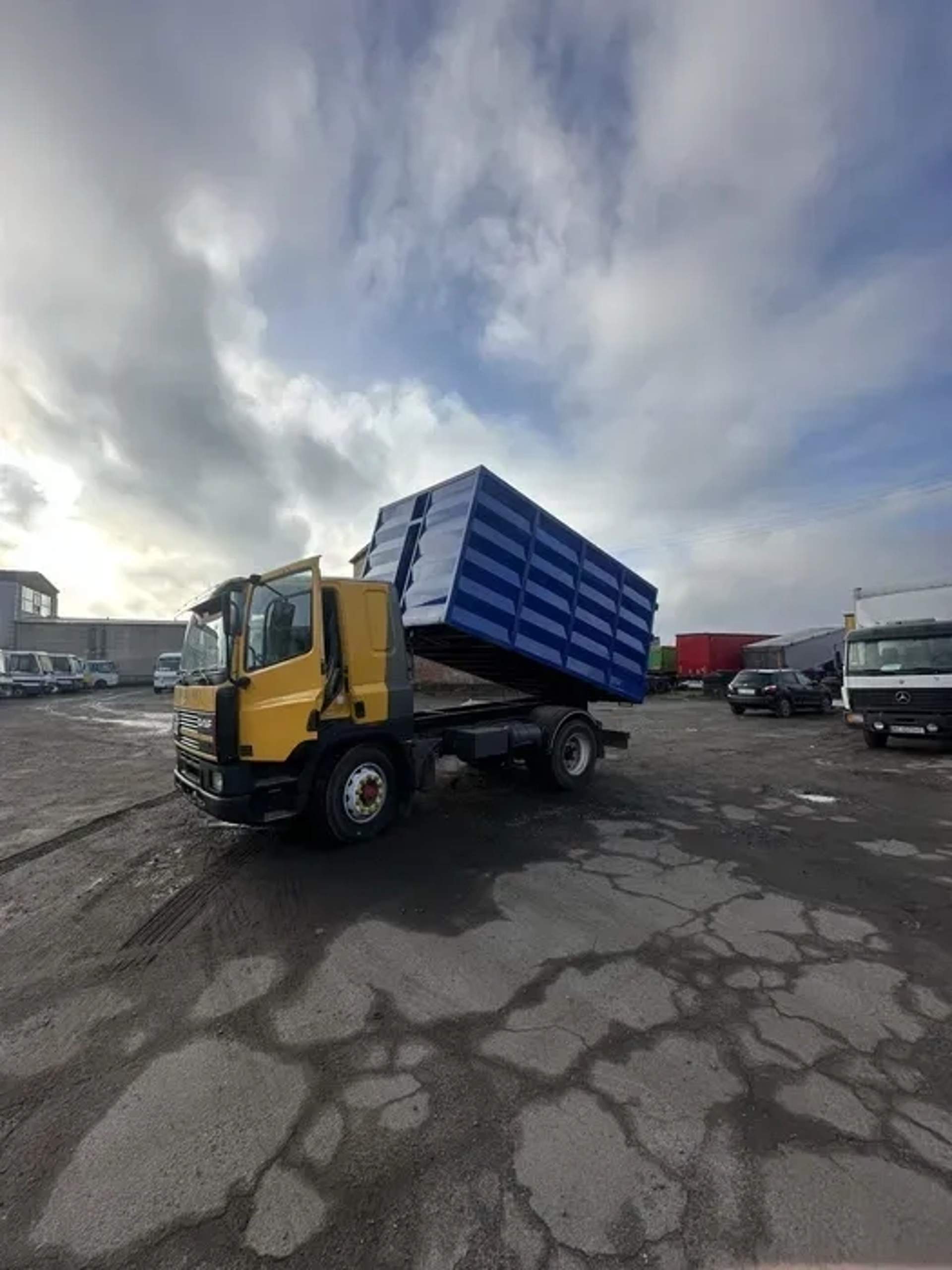 Вантажівка Самоскид DAF LF 10 т