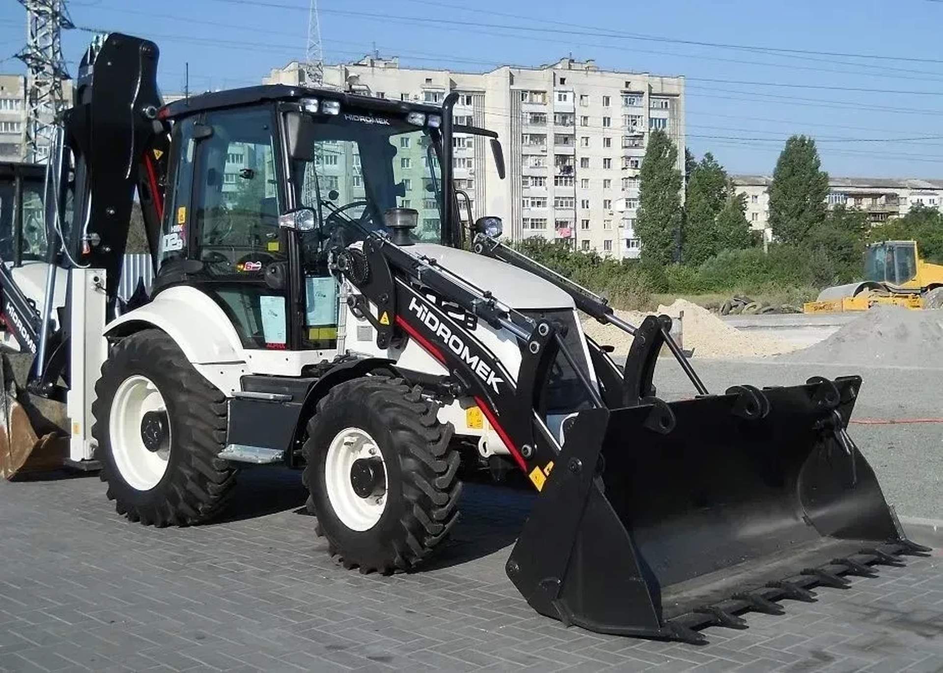 Екскаватор-навантажувач Hidromek 102B