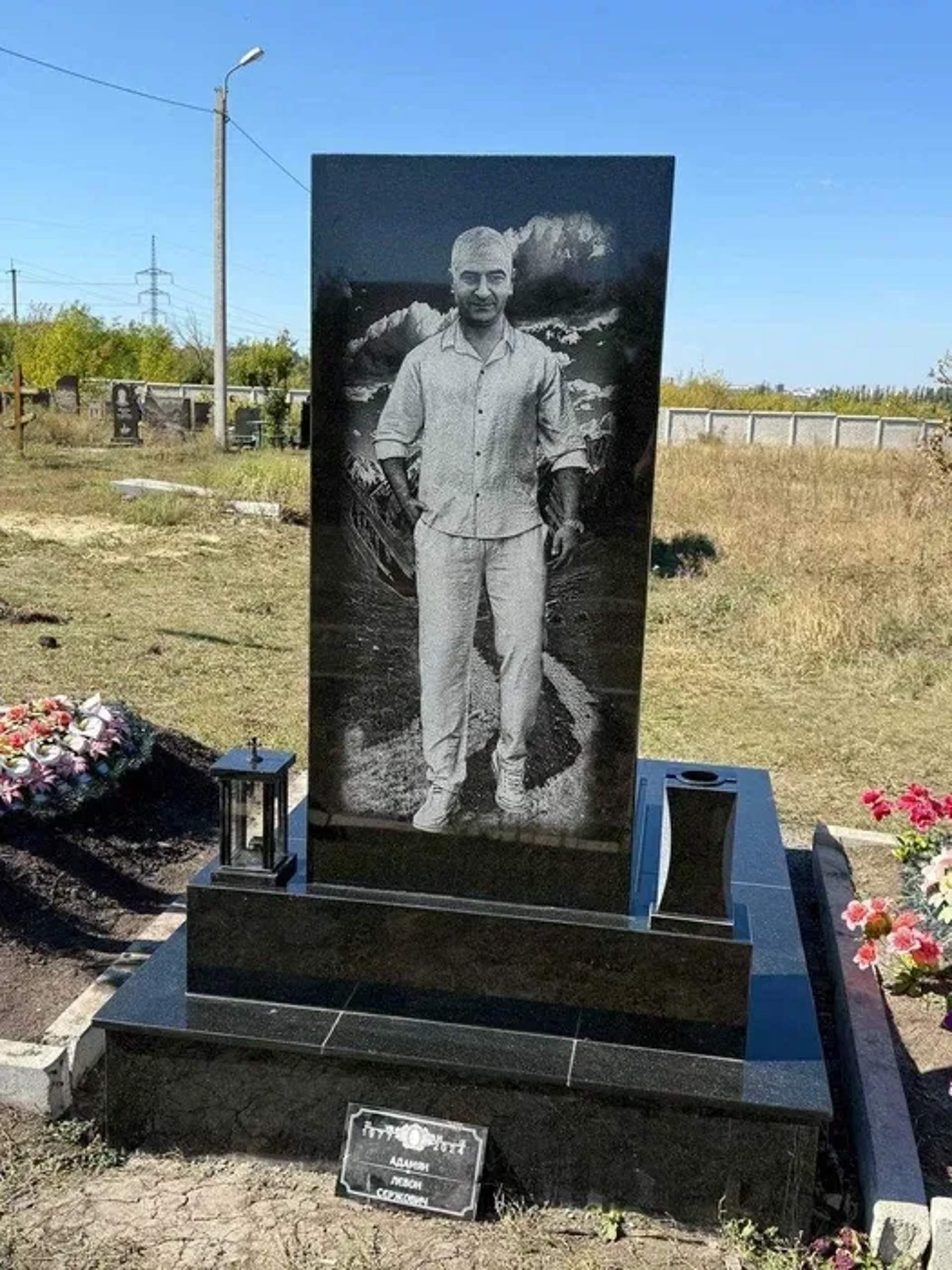Гранітні пам’ятники, виготовлення та встановлення лавок з гарантією якості