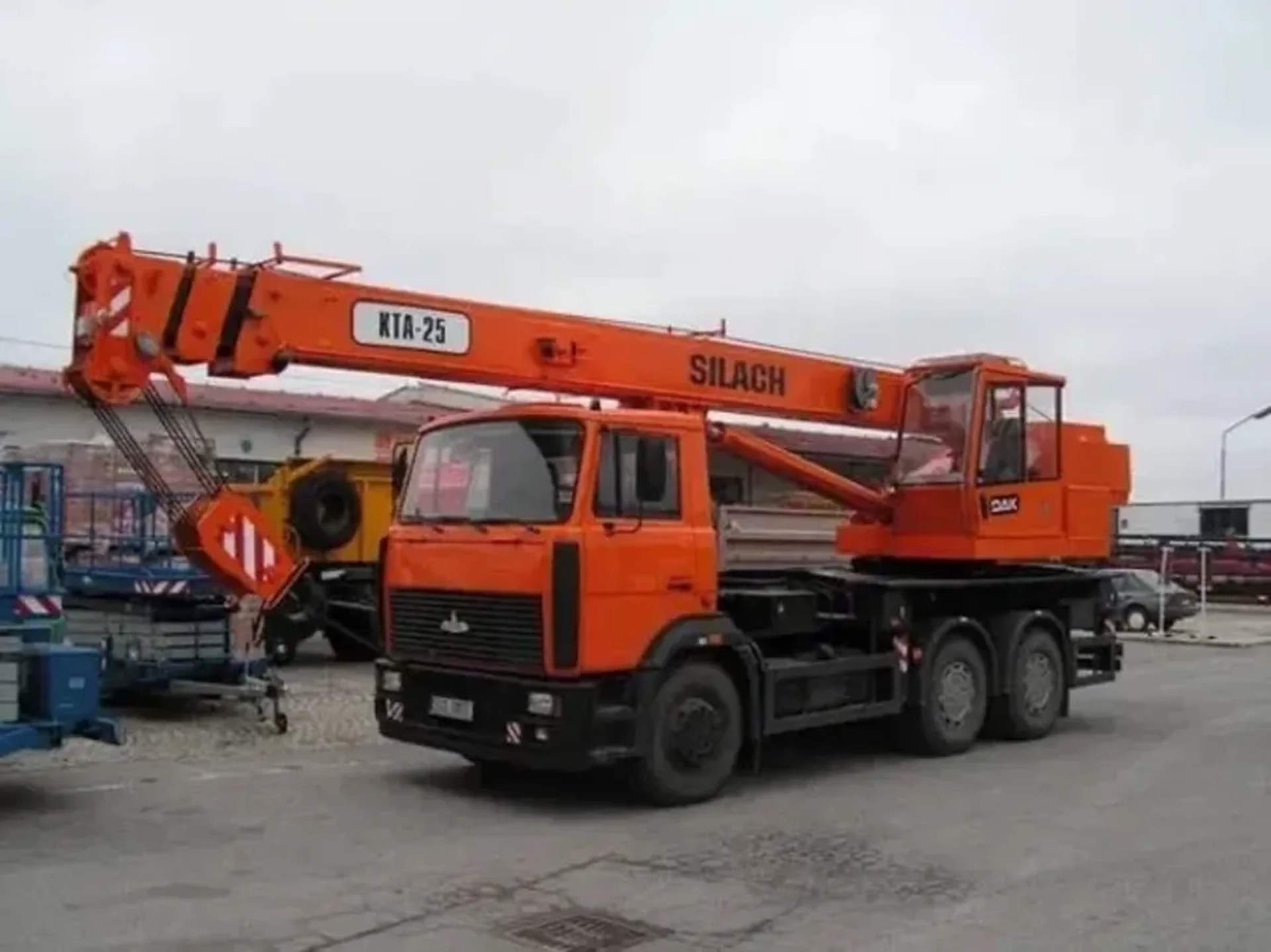 Автомобільний кран КТА-25 «Силач»