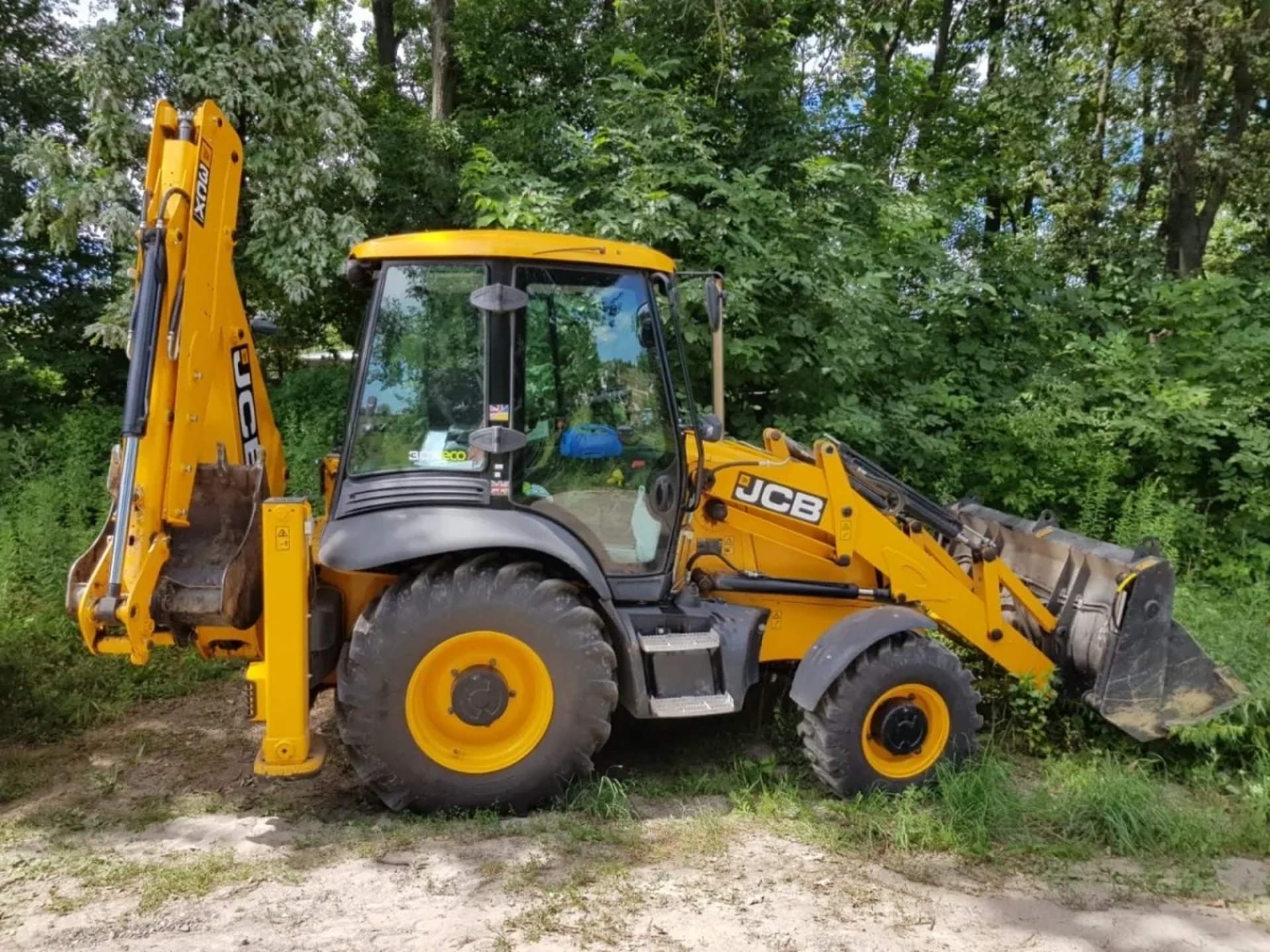 Екскаватор навантажувач JCB 3CX— Траншеї, котловани, планування