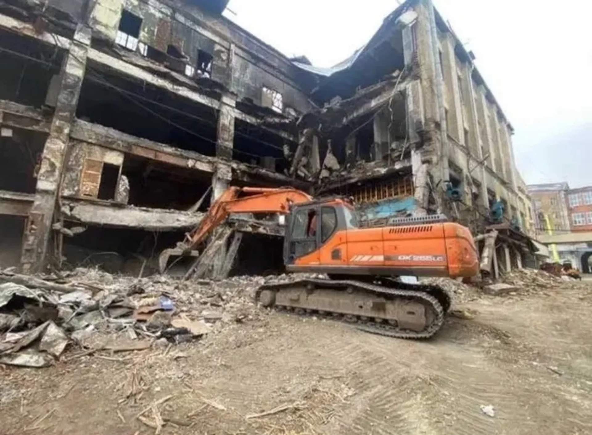 Гусеничний екскаватор Doosan DX255LC для руйнування конструкцій