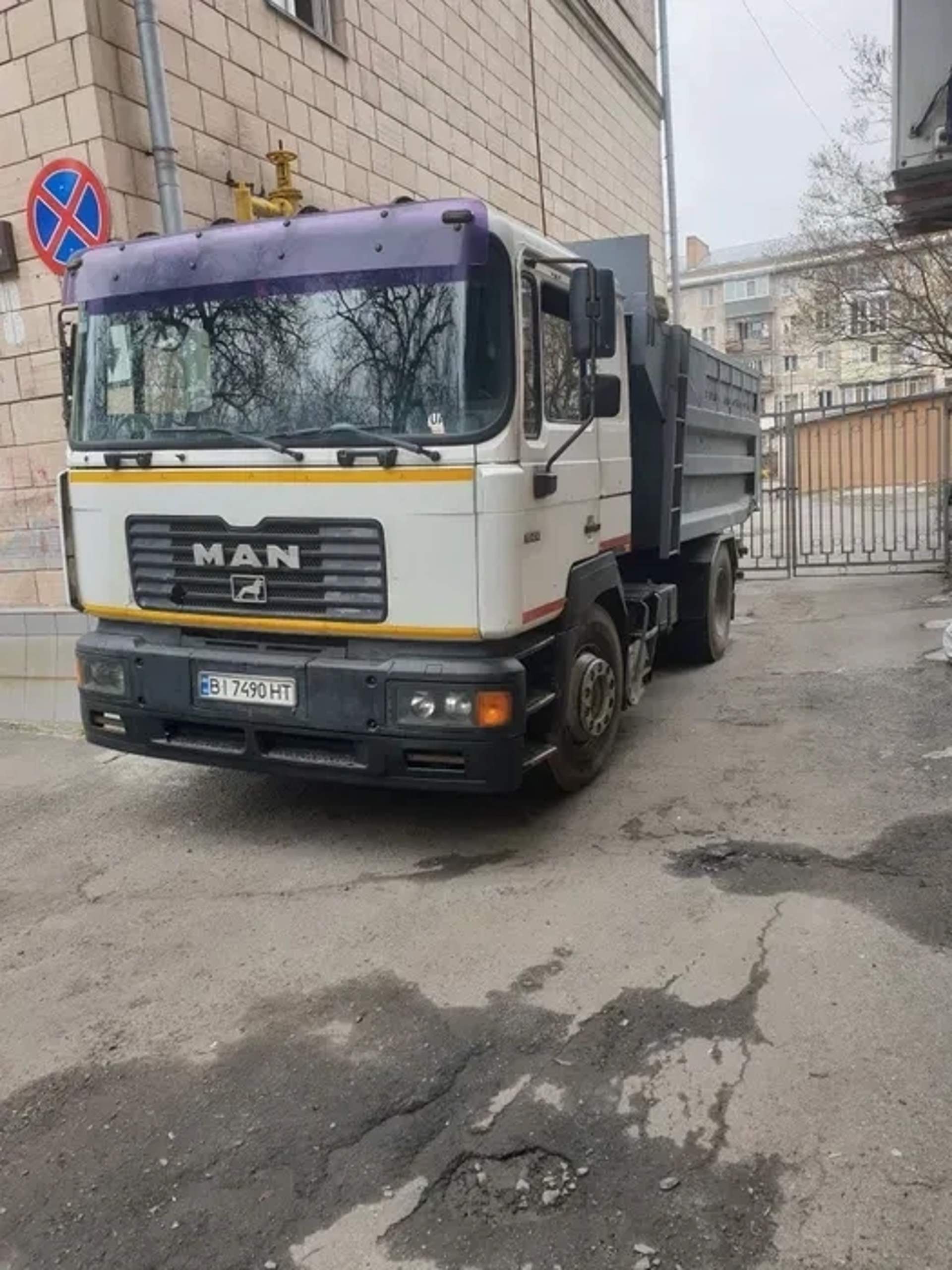 Вантажівка Самоскид MAN M2000 10т