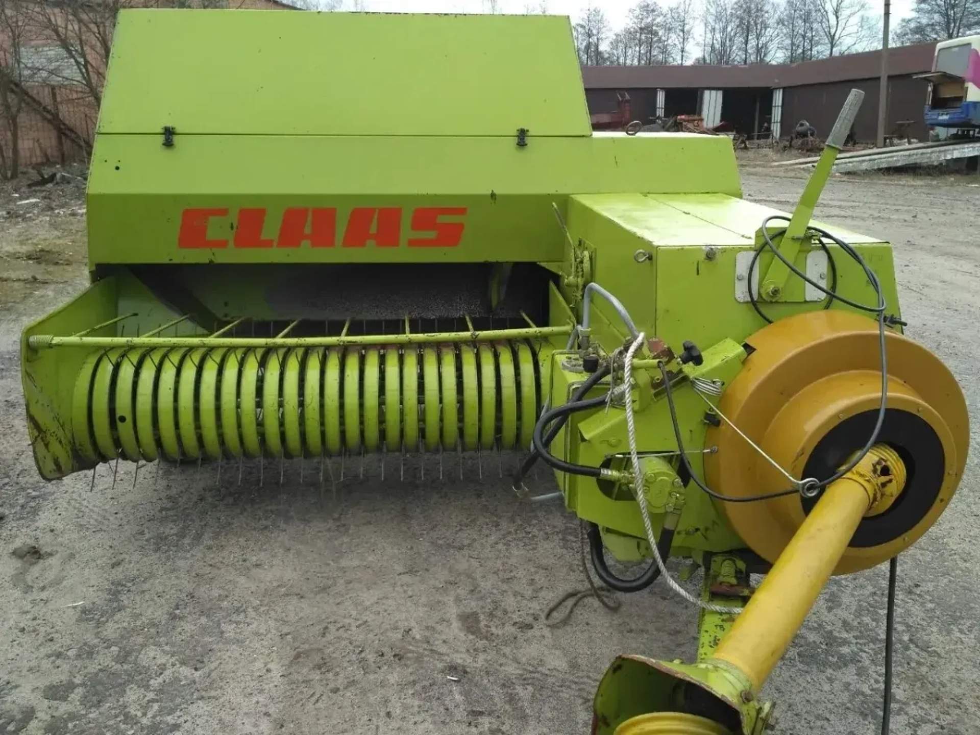 Прес-підбирач Claas Markant 60-Тюкування сіна!