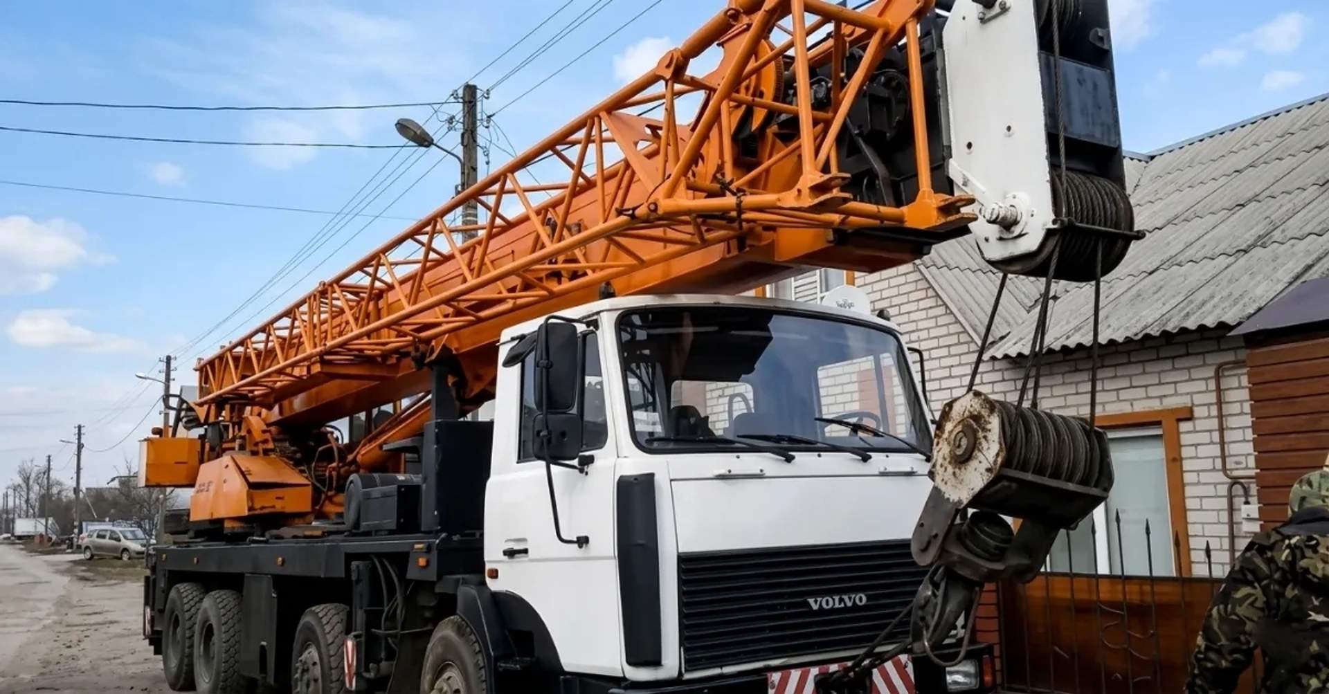 Автокран 50 т для підйому вантажів