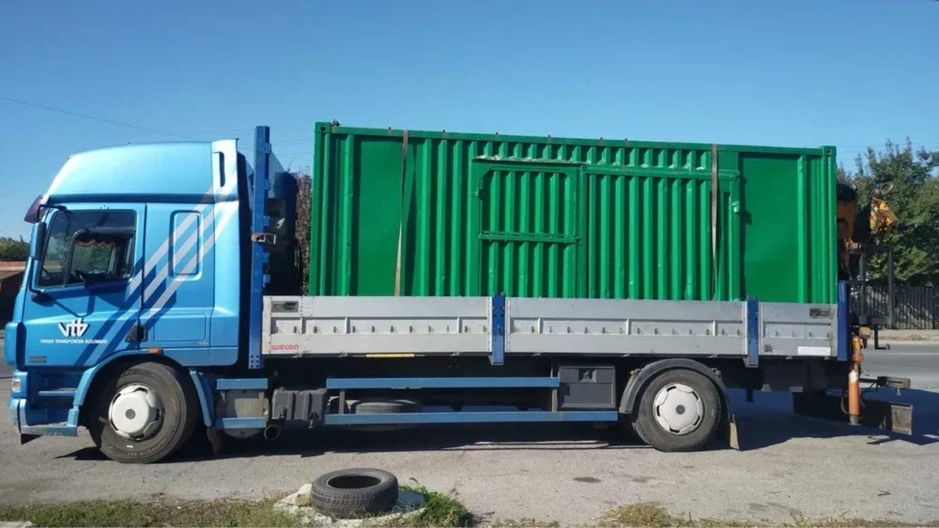 Кран-маніпулятор на шасі DAF для перевезення вантажів