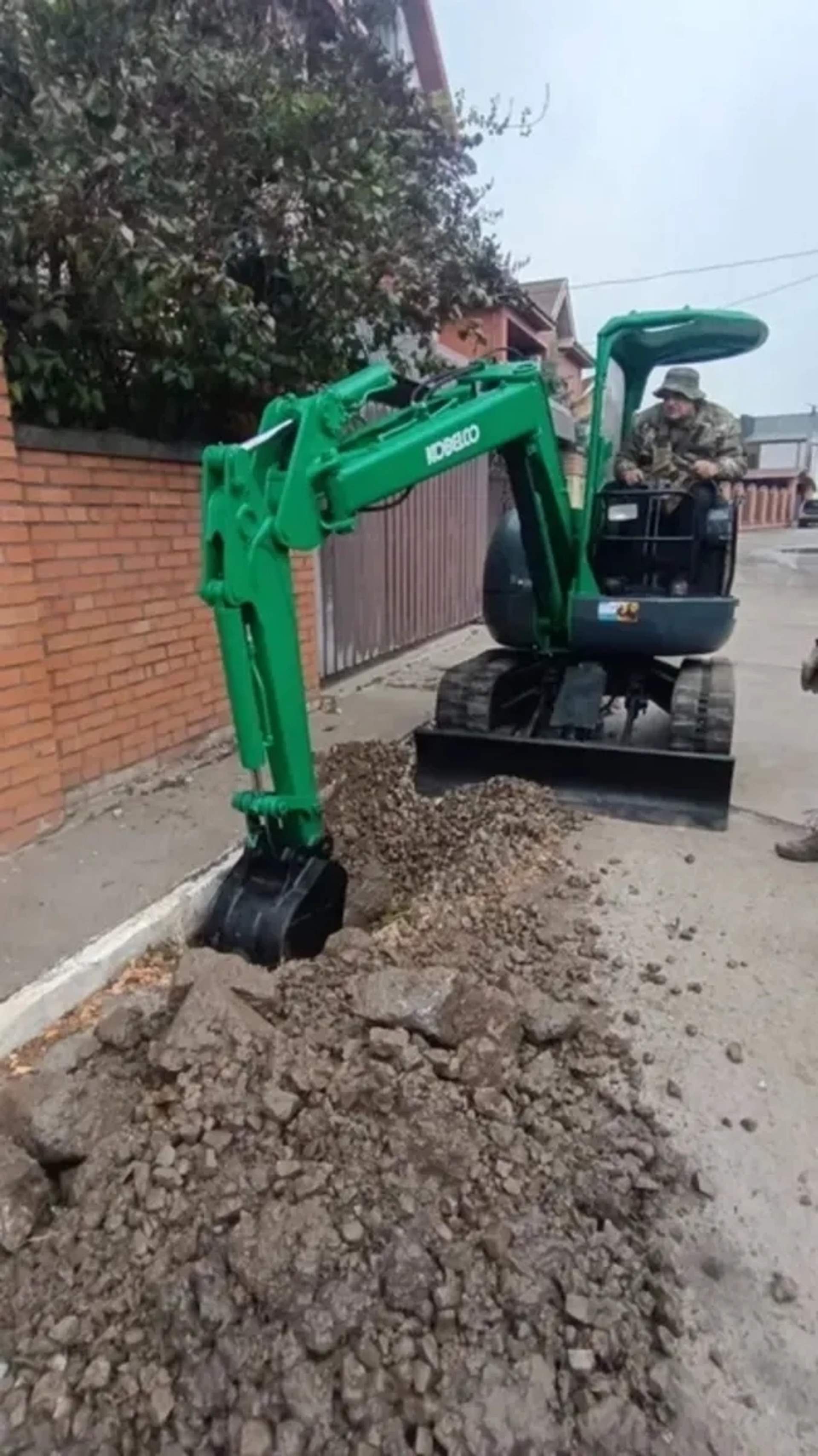 Міні-екскаватор Kobelco для земляних робіт