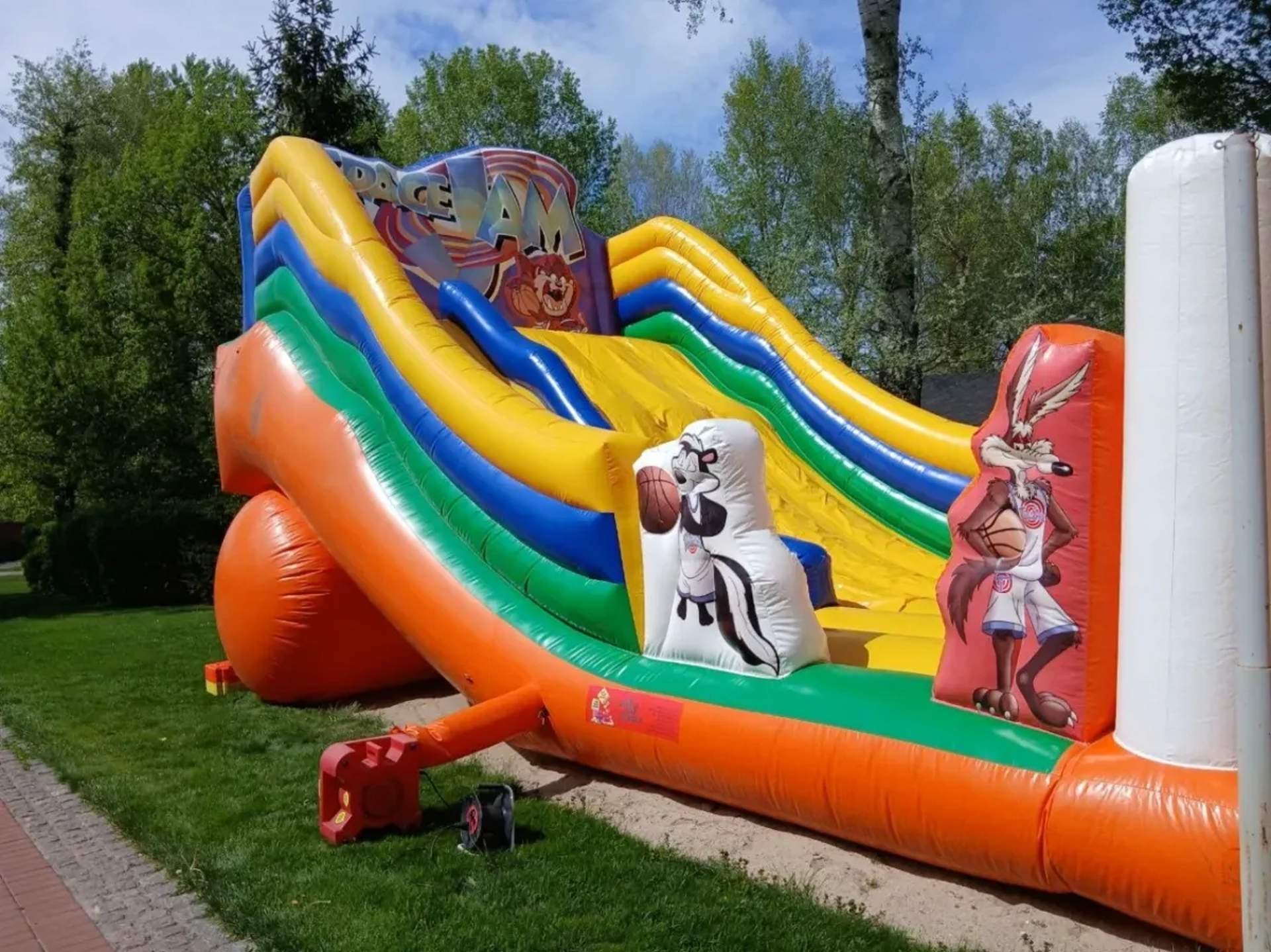 Надувна гірка батут Looney Tunes “Space Jam”