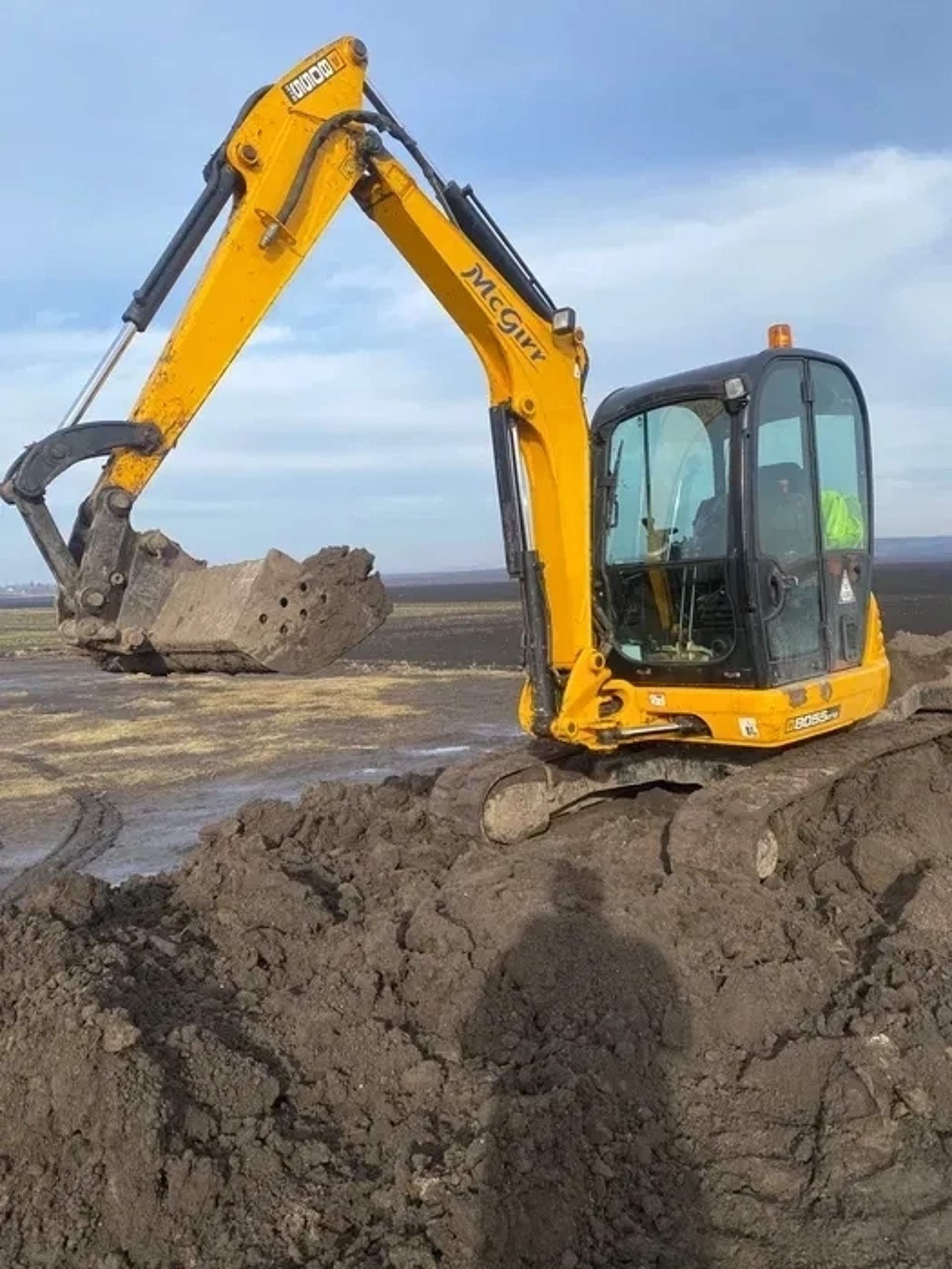 Міні-екскаватор JCB 8050 — Траншеї, котловани, септики