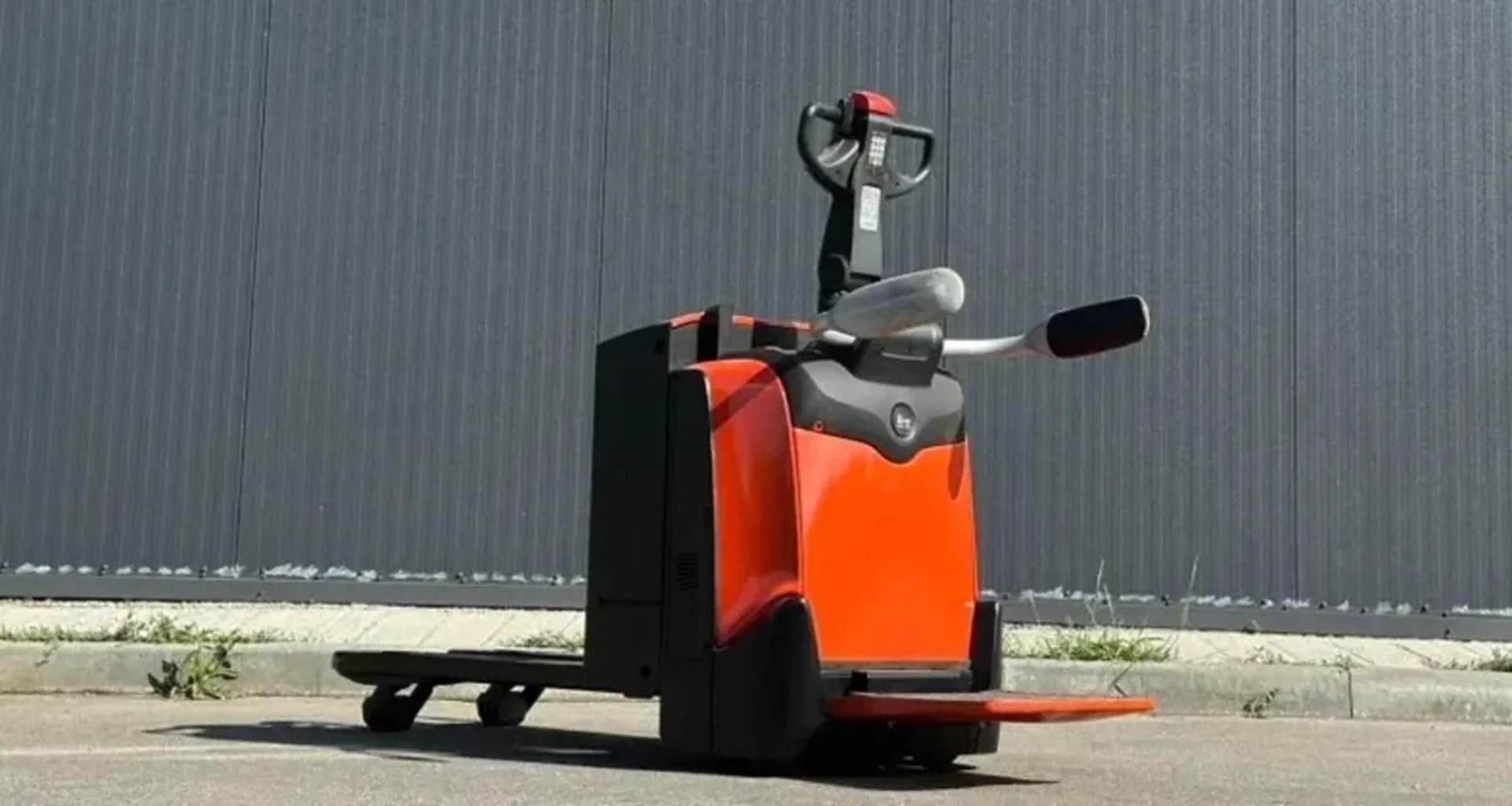 Електрична рокла Toyota BT LPE200