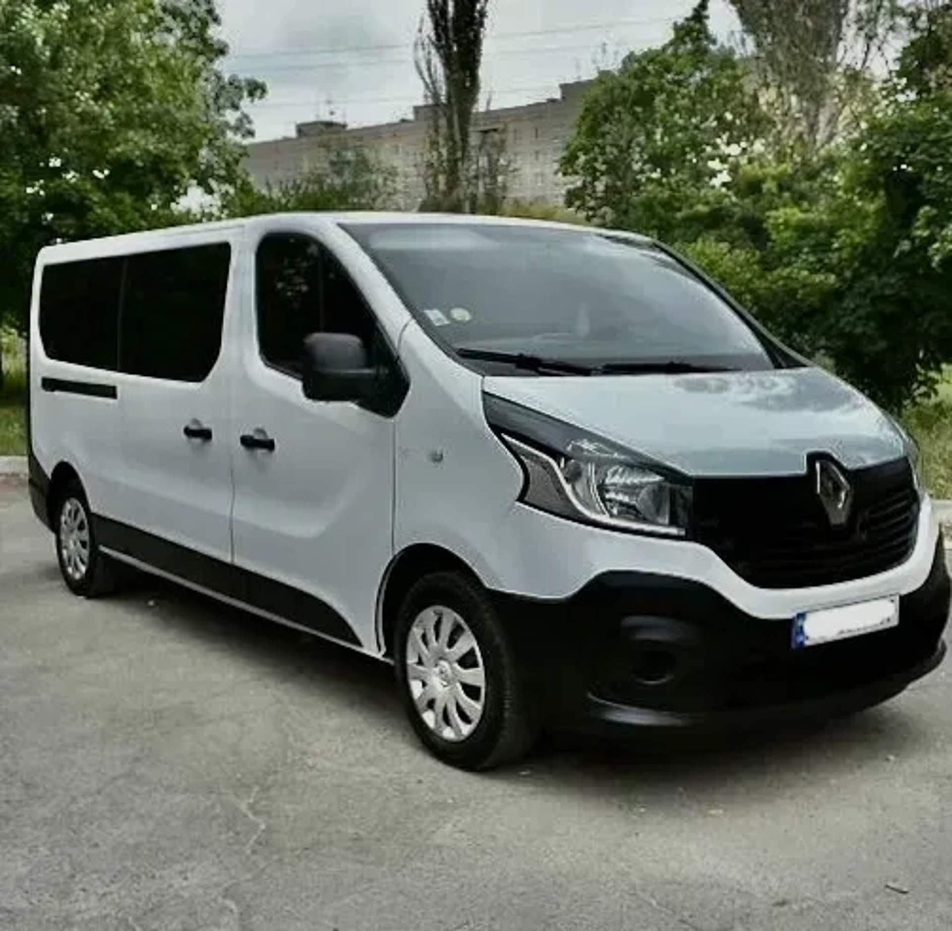 Мінівен Renault Trafic (9 місць)