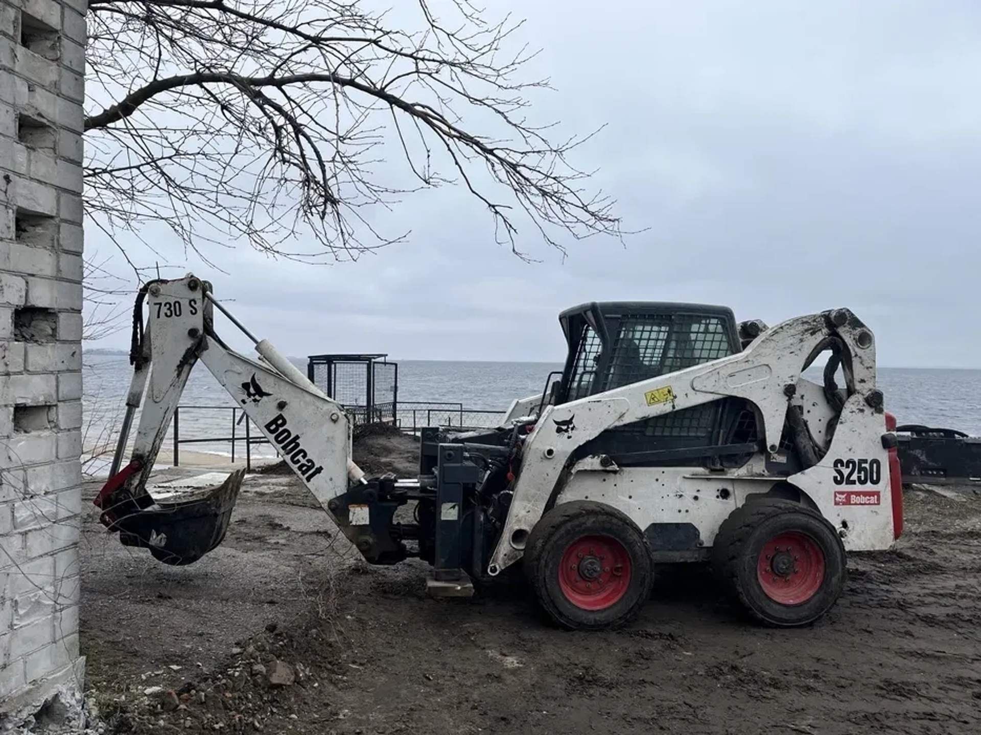 Екскаватор на базі bobcat