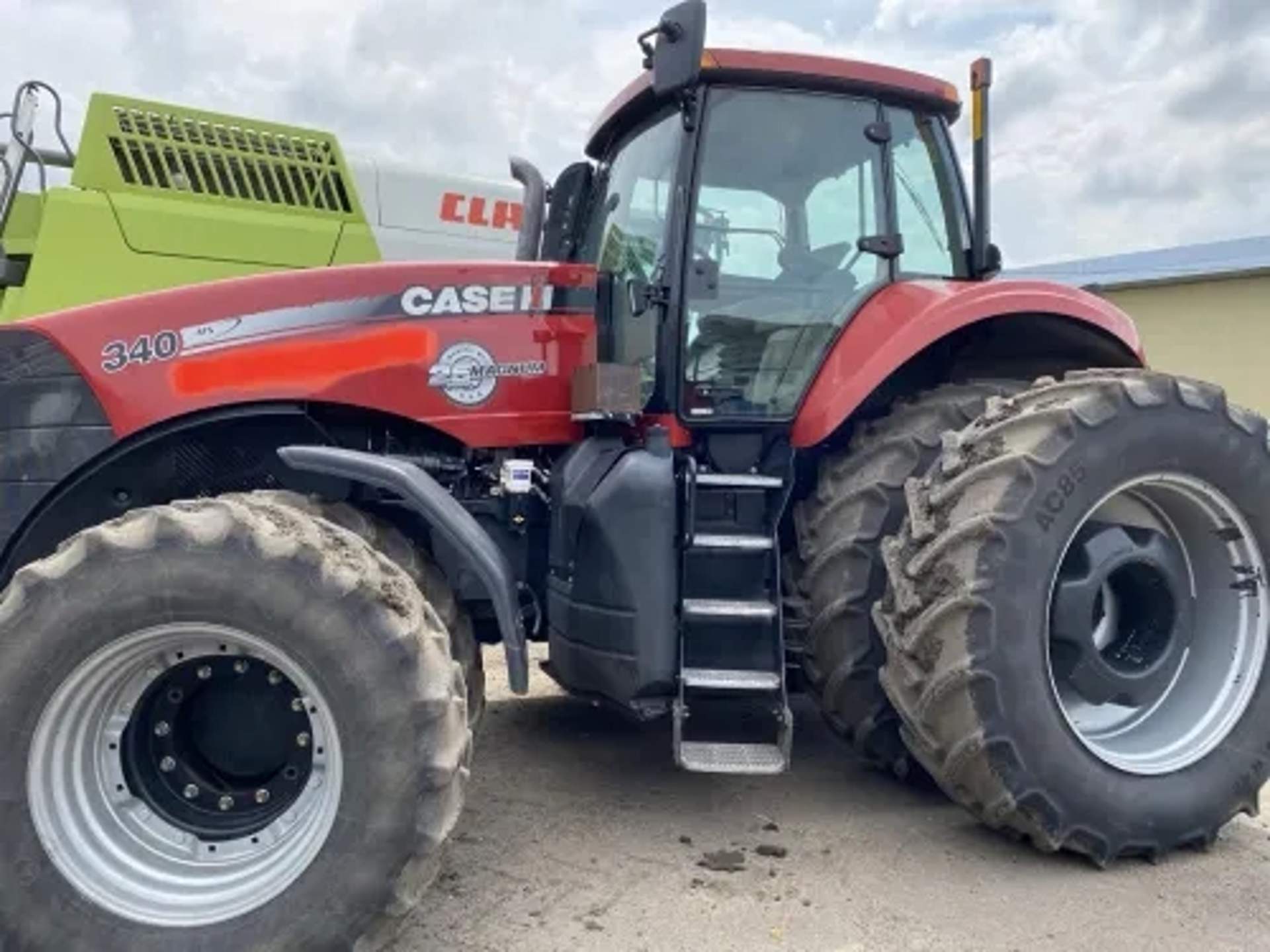 Трактор CASE IH magnum 340 для вашого поля