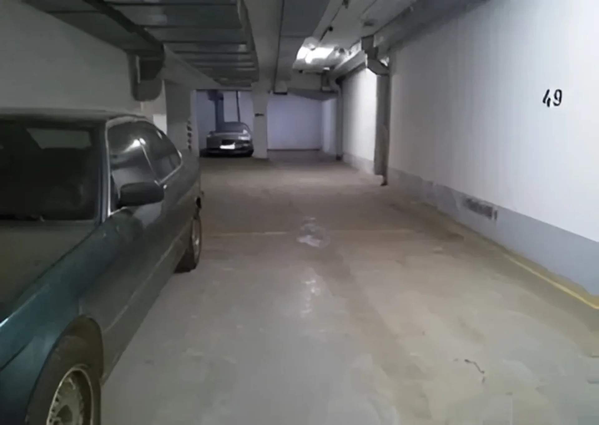 Велике паркомісце в центрі міста