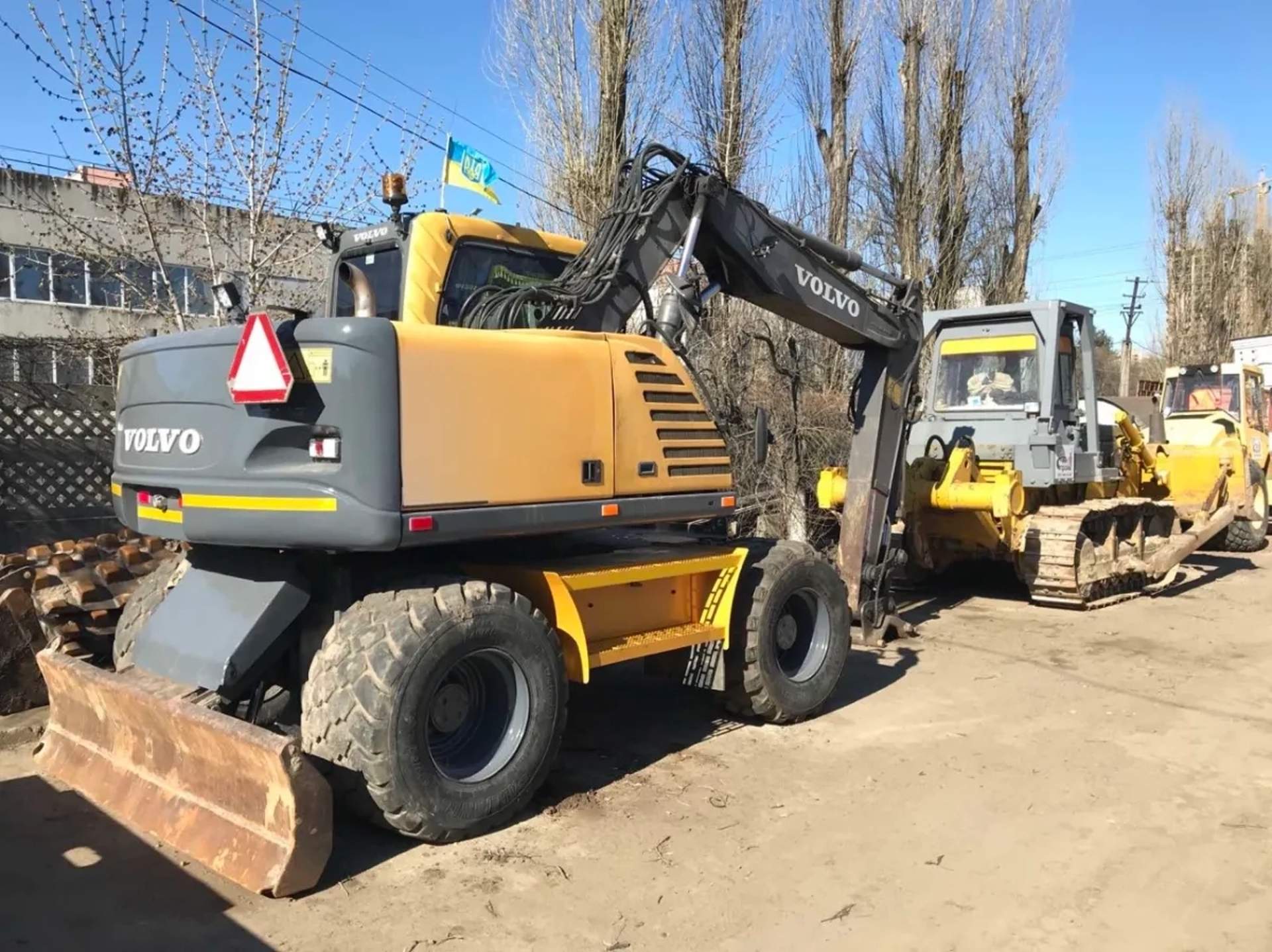 Колісний екскаватор повноповоротний VOLVO EW140B