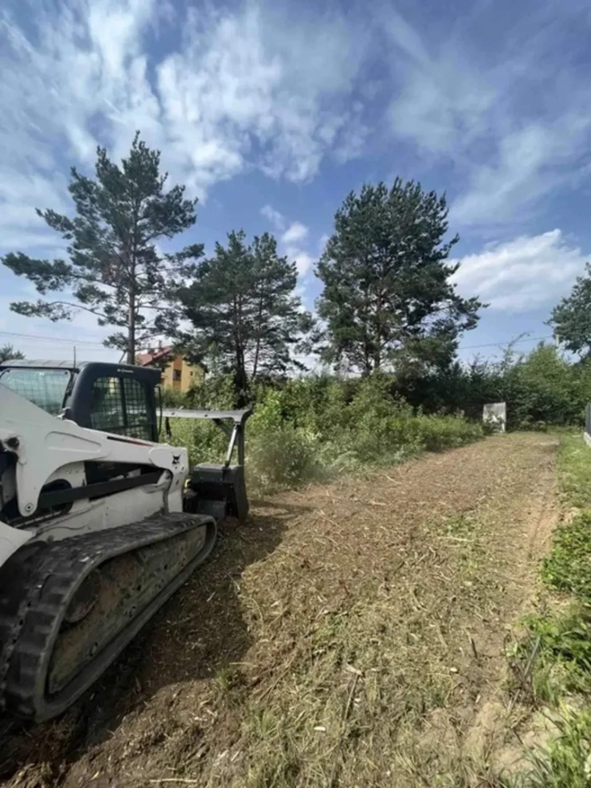 Розчищення ділянок мульчувачем на гусеничному Bobcat