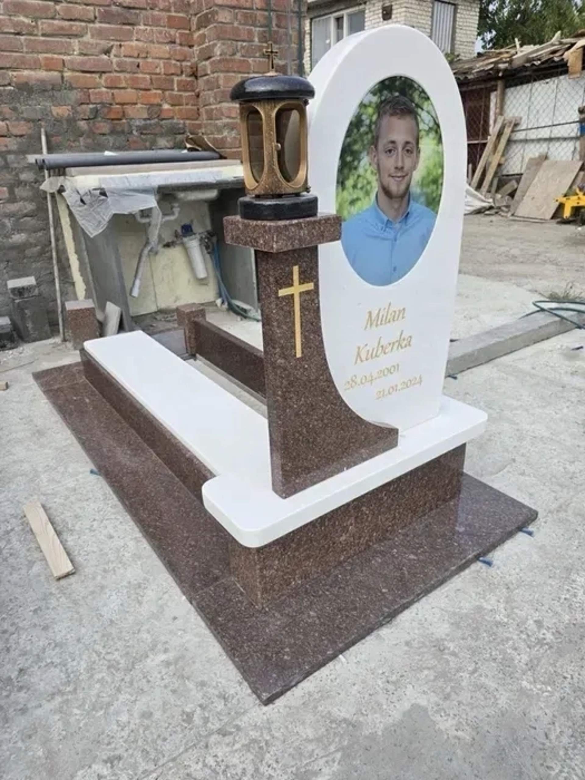 Пам'ятники від виробника виставка Висока Якість Гарантія