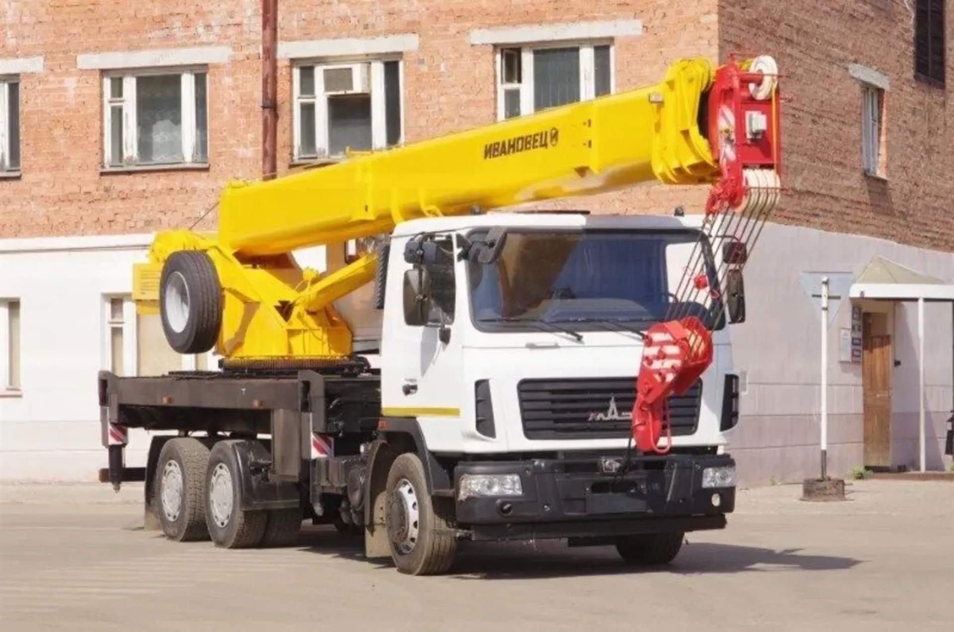 Автокран «Івановець» на базі шасі МАЗ