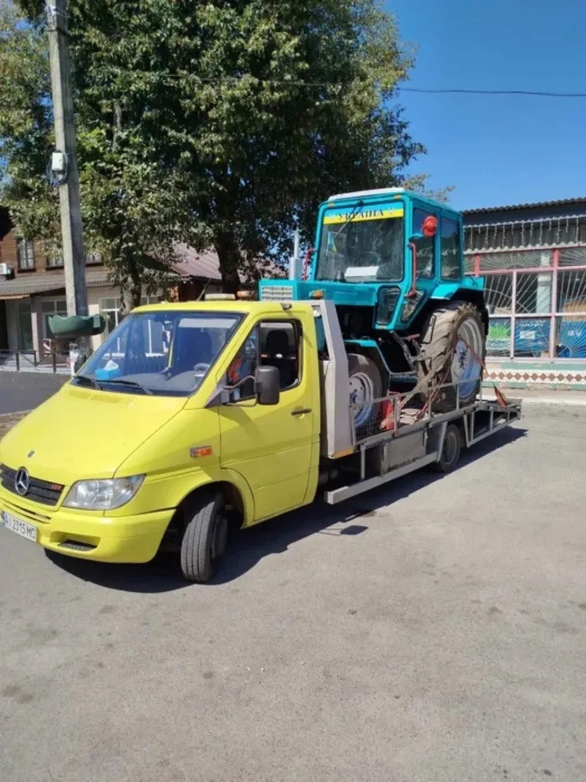 Евакуатор на базі Mercedes-Benz Sprinter