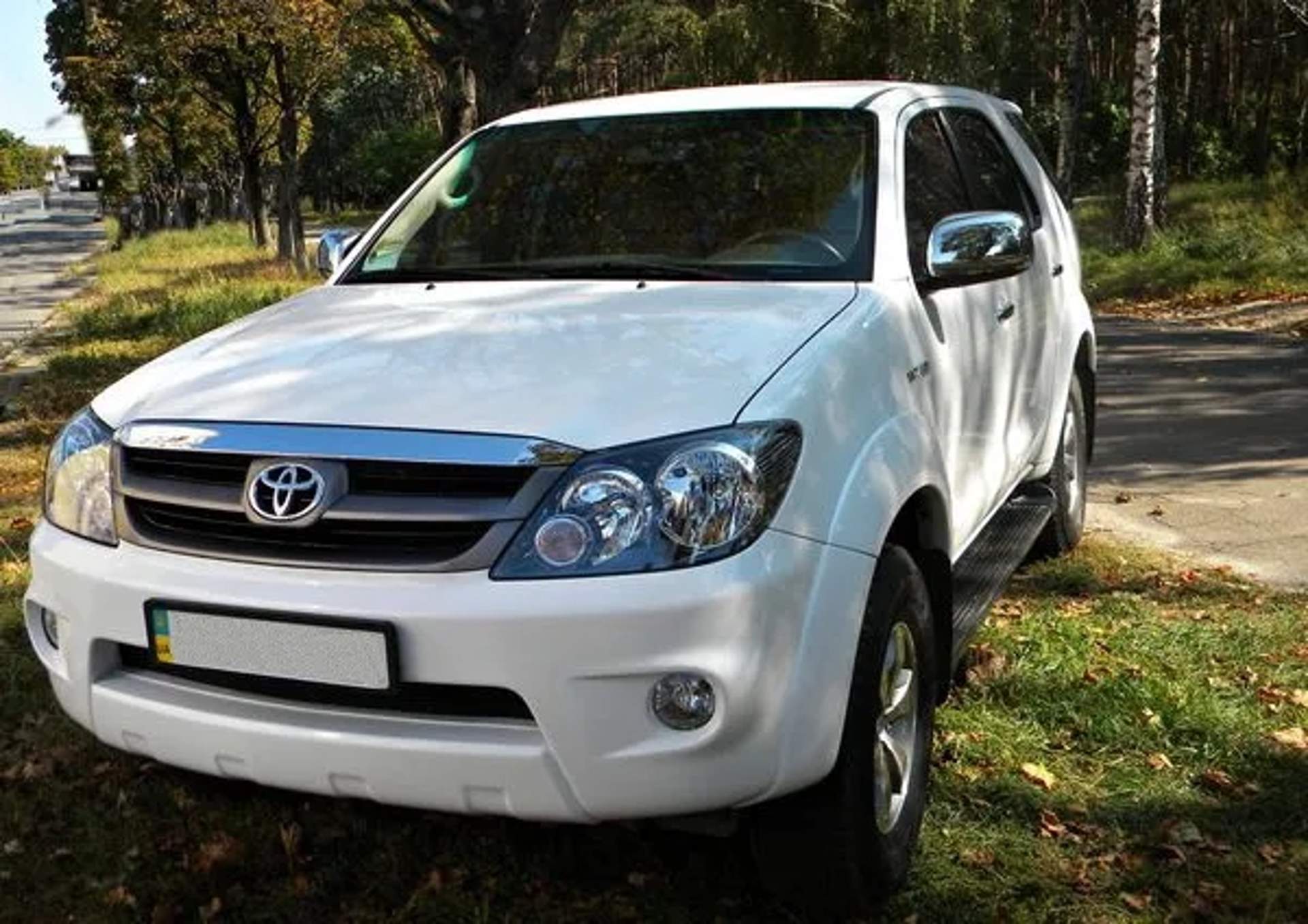 256 Позашляховик на весілля Toyota Fortuner біла