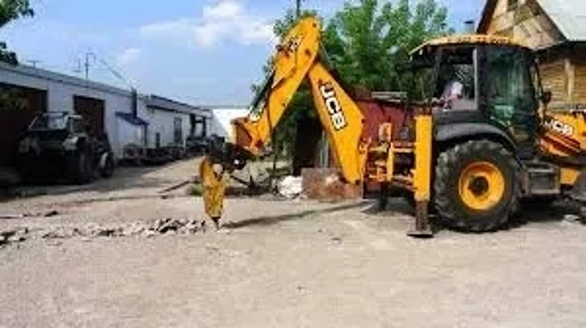 Екскаватор-навантажувач JCB 3CX з гідромолотом