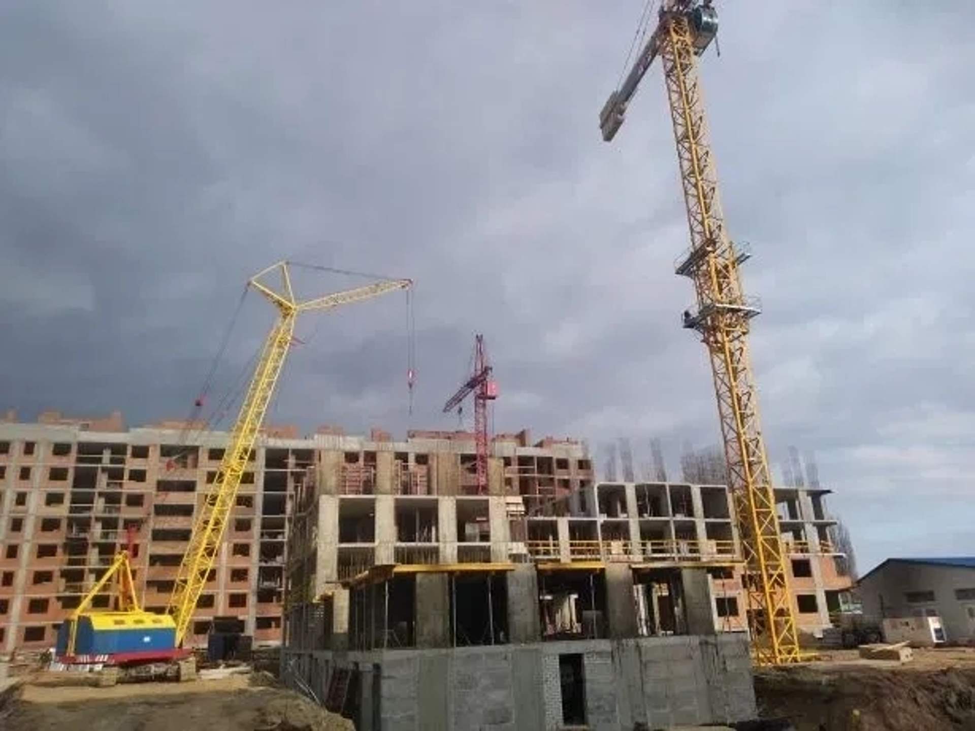 Кран на гусеничному ходу МКГ -25