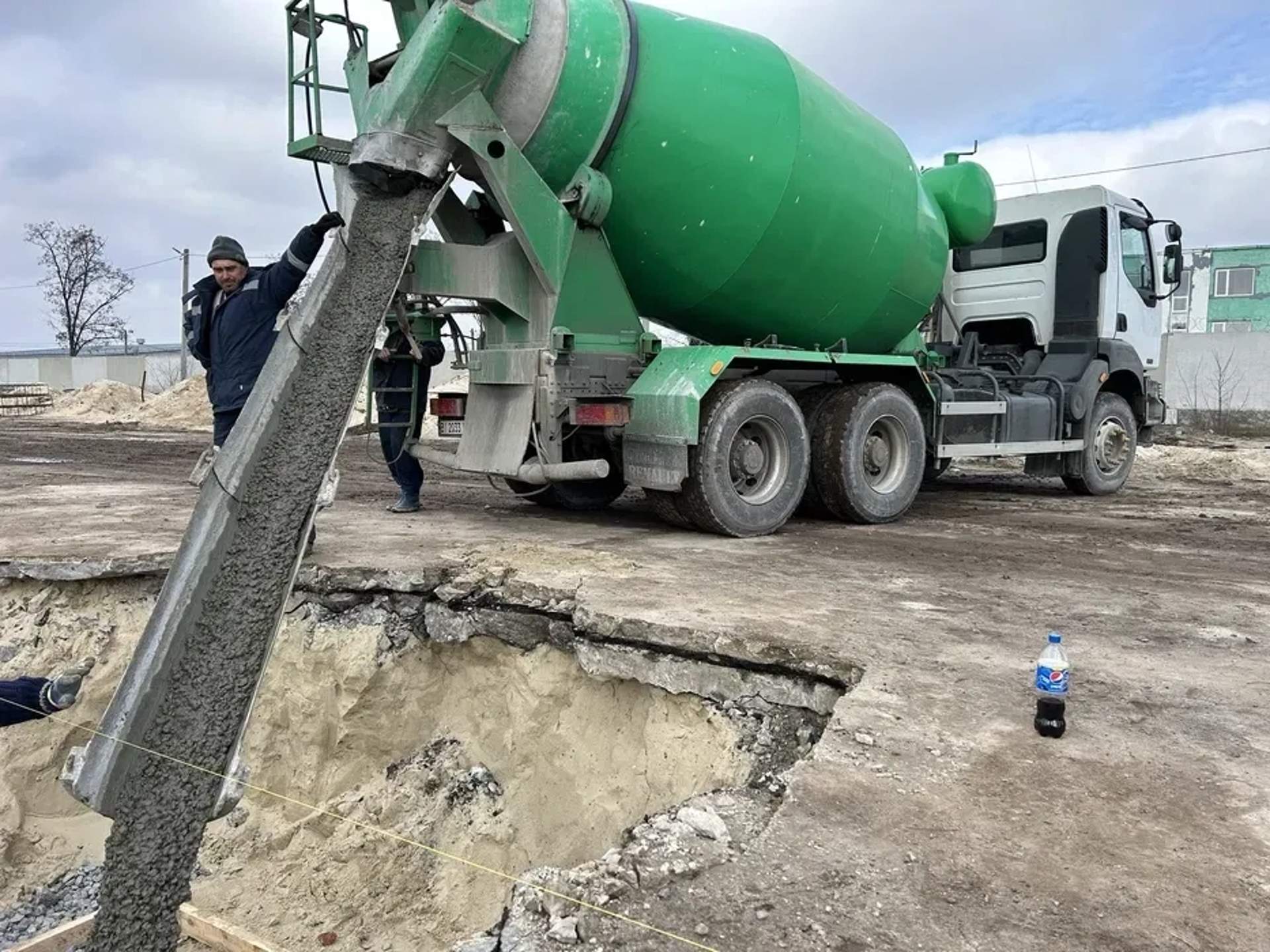 Бетоновоз (міксер) обʼємом 9 м3 на базі вантажного авто Renault Kerax