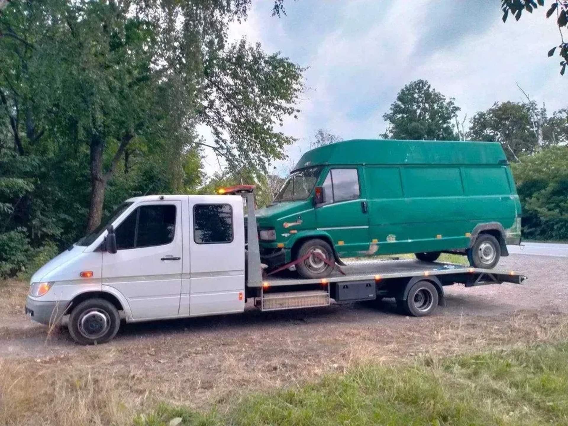 Евакуатор на базі Mercedes Sprinter 2.5т