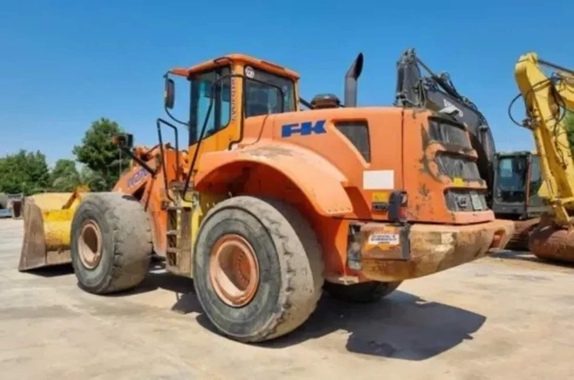 Фронтальний навантажувач Fiat-Kobelco W270