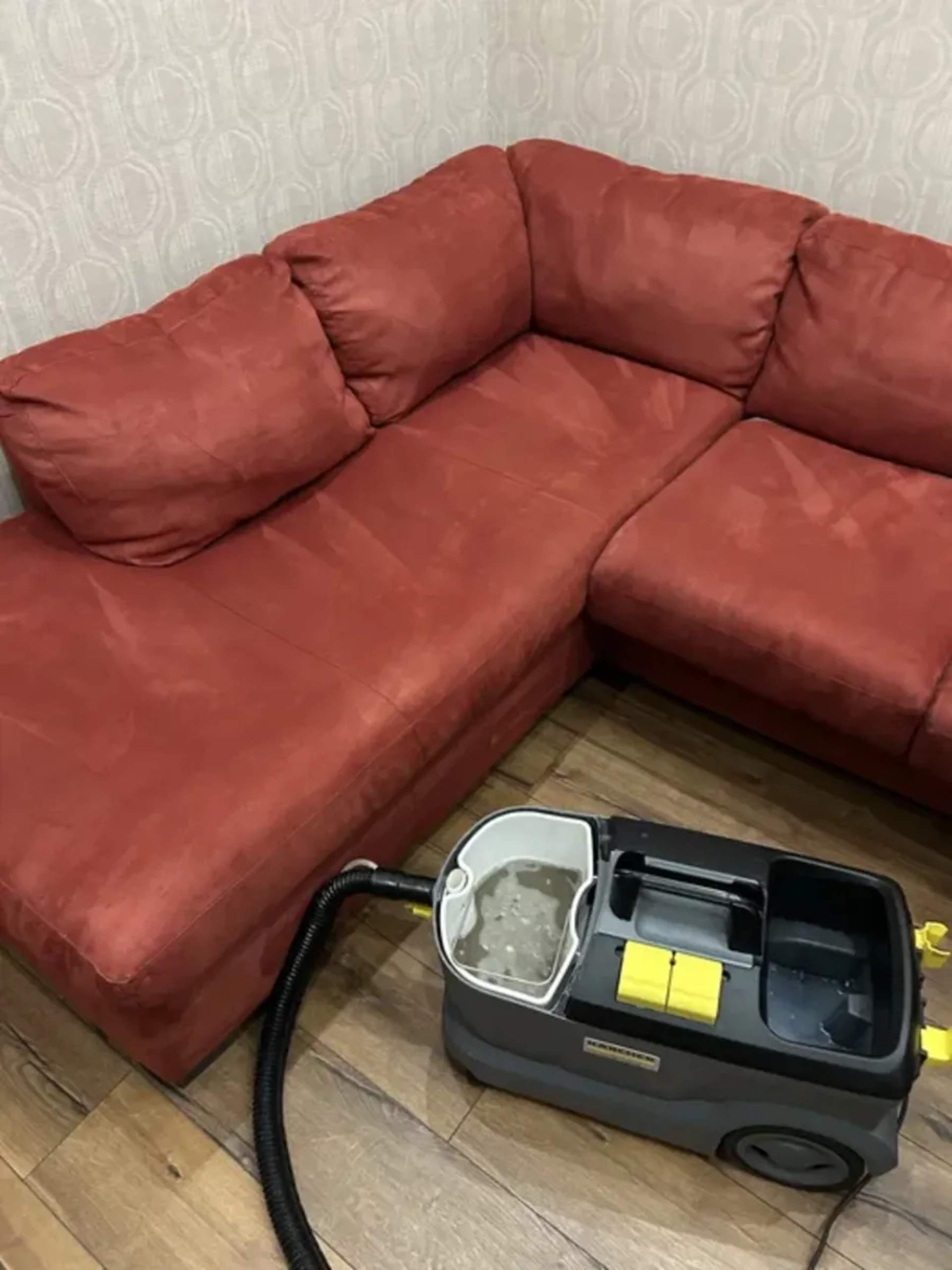 Миючий пилосос Karcher для хімчистки меблів