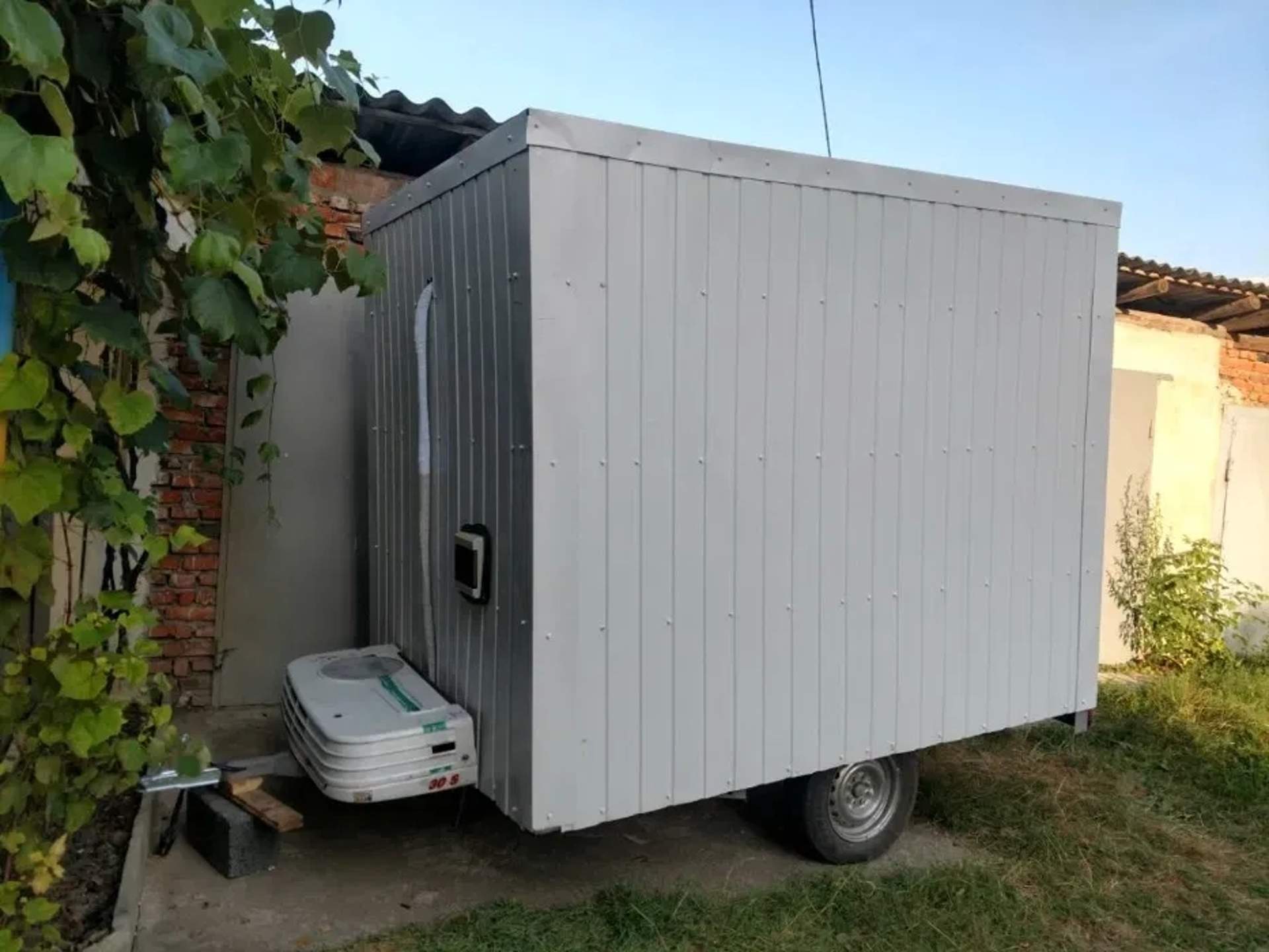 Мобільний причіп-холодильник / рефрижератор 10 м3 (+10°C ... -10°C)